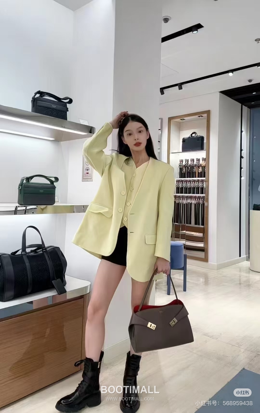 Salvatore Ferragamo Hug Sott Calfskin Top Handle Shoulder Bag with Gancini Lock 살바토레페라가모 허그 소트 카프스킨 탑핸들 숄더백 21-9816 34cm 5