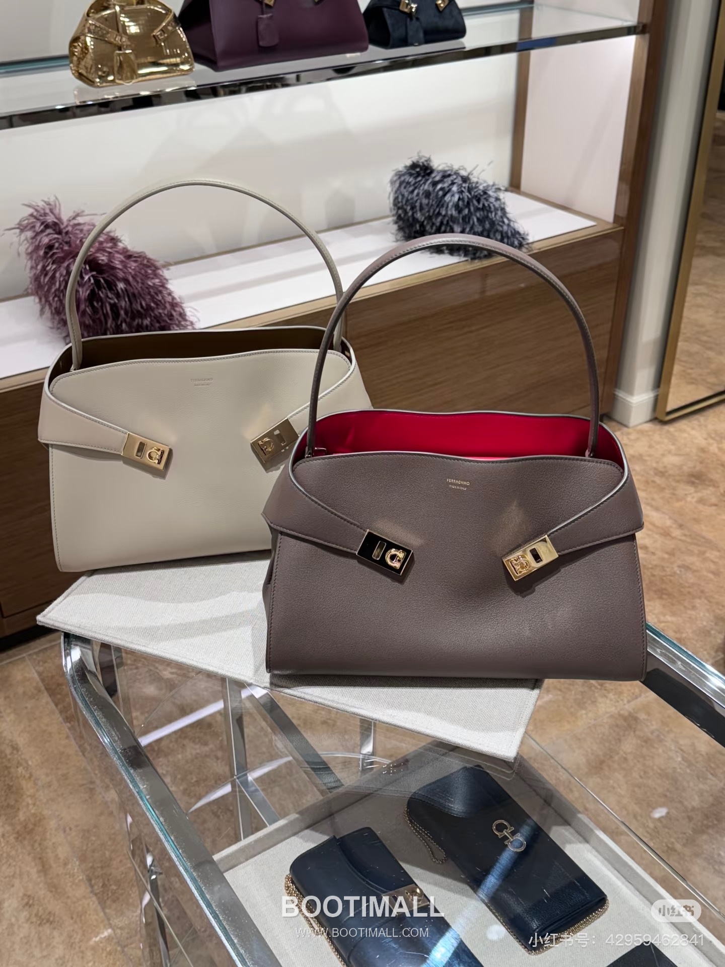 Salvatore Ferragamo Hug Sott Calfskin Top Handle Shoulder Bag with Gancini Lock 살바토레페라가모 허그 소트 카프스킨 탑핸들 숄더백 21-9816 34cm 9