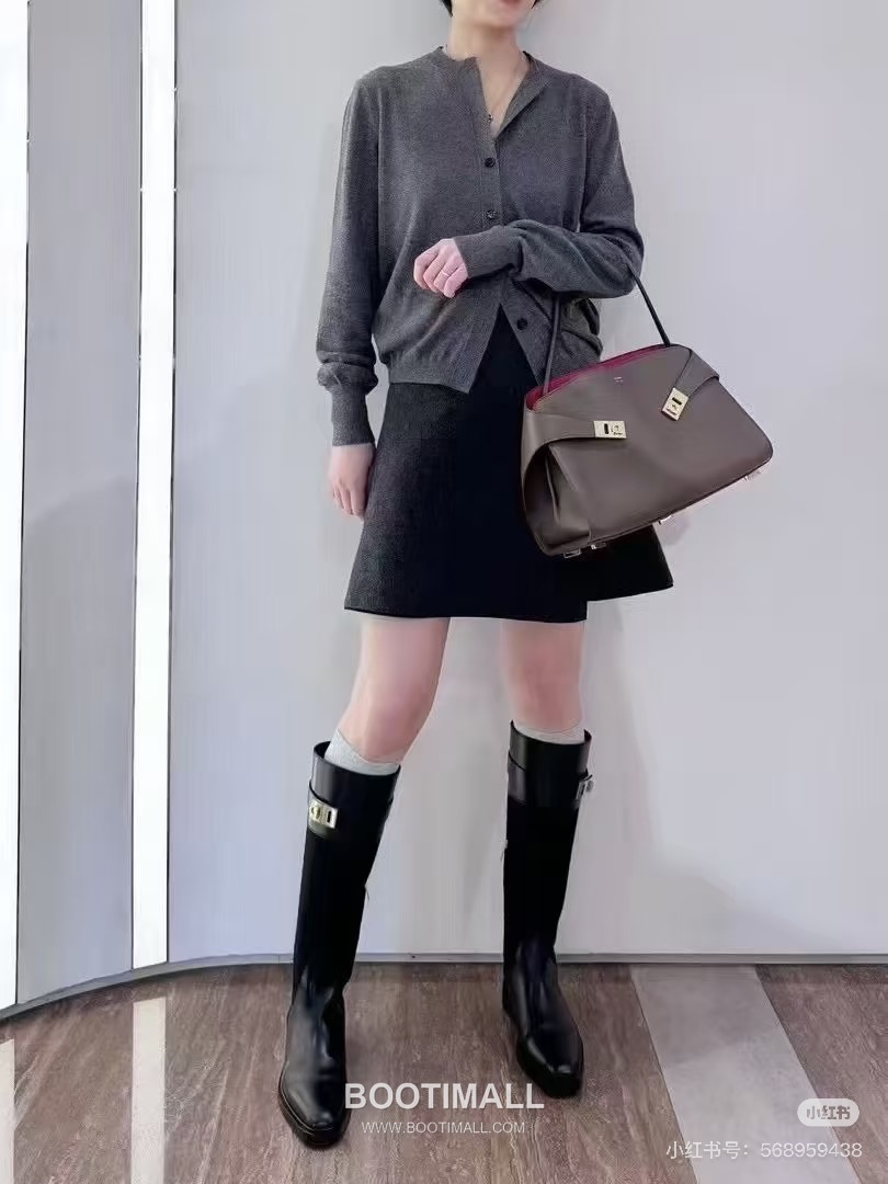 Salvatore Ferragamo Hug Sott Calfskin Top Handle Shoulder Bag with Gancini Lock 살바토레페라가모 허그 소트 카프스킨 탑핸들 숄더백 21-9816 34cm 11