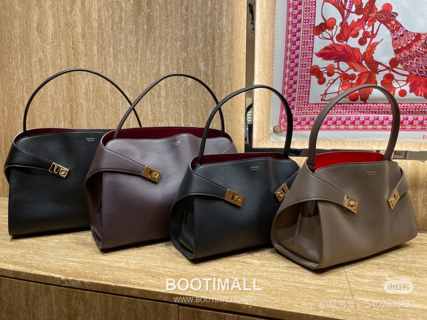 Salvatore Ferragamo Hug Sott Calfskin Top Handle Shoulder Bag with Gancini Lock 살바토레페라가모 허그 소트 카프스킨 탑핸들 숄더백 21-9816 34cm 13