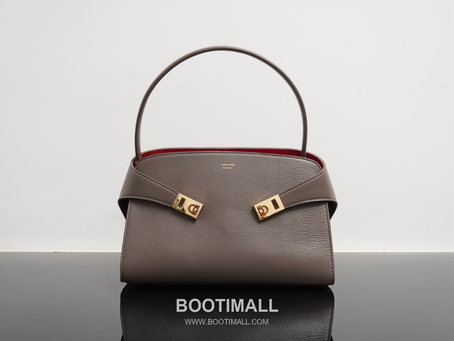 Salvatore Ferragamo Hug Sott Calfskin Top Handle Shoulder Bag with Gancini Lock 살바토레페라가모 허그 소트 카프스킨 탑핸들 숄더백 21-9816 34cm 14