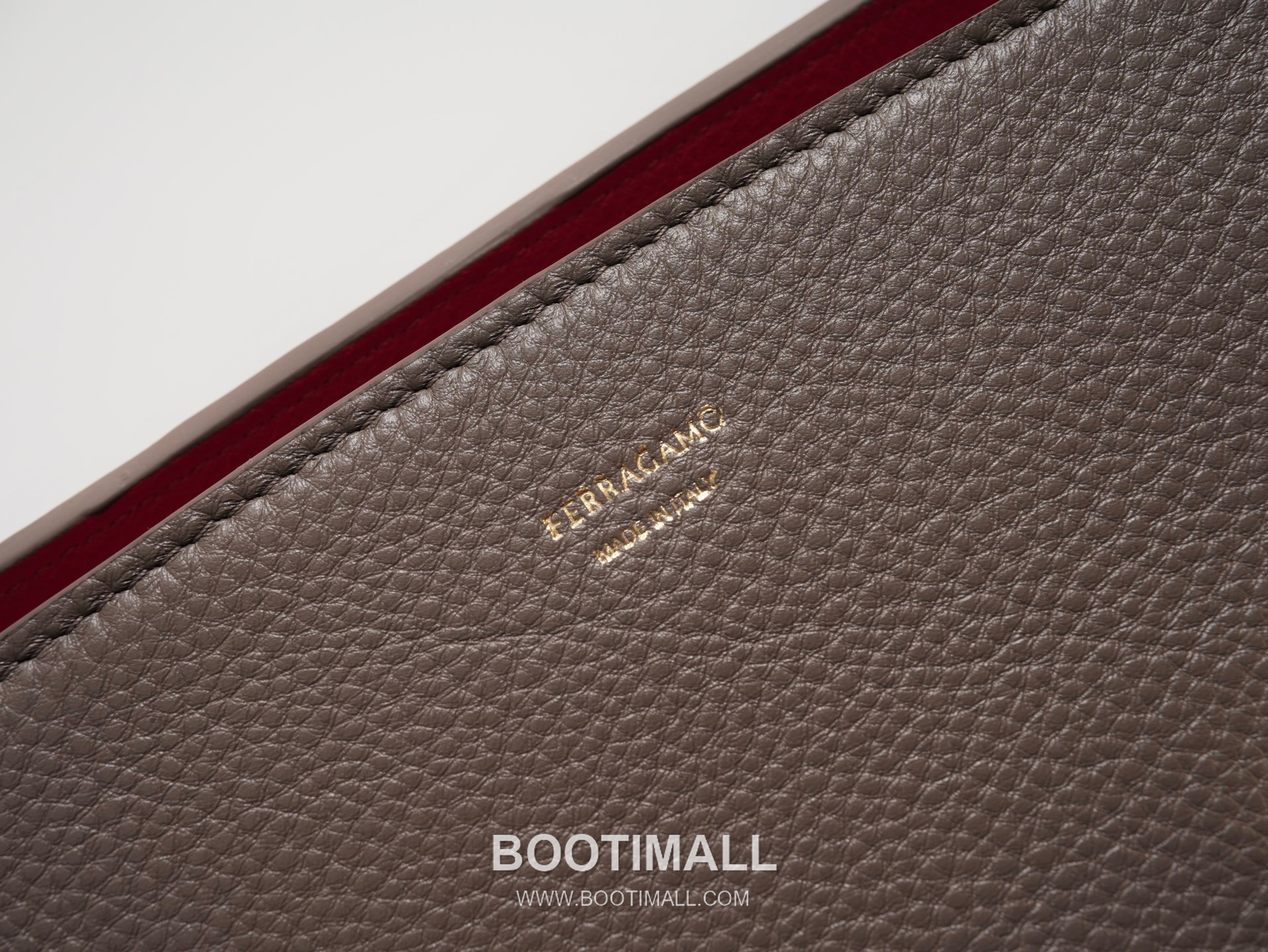 Salvatore Ferragamo Hug Sott Calfskin Top Handle Shoulder Bag with Gancini Lock 살바토레페라가모 허그 소트 카프스킨 탑핸들 숄더백 21-9816 34cm 16