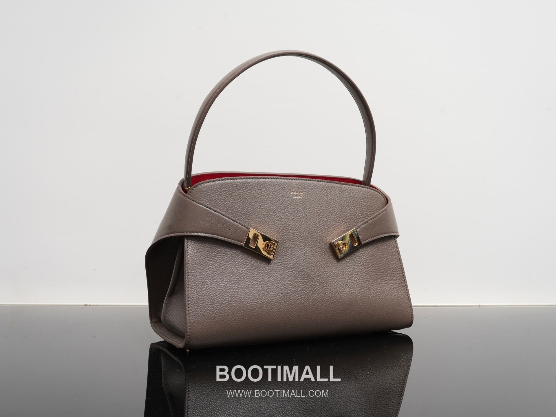 Salvatore Ferragamo Hug Sott Calfskin Top Handle Shoulder Bag with Gancini Lock 살바토레페라가모 허그 소트 카프스킨 탑핸들 숄더백 21-9816 34cm 18