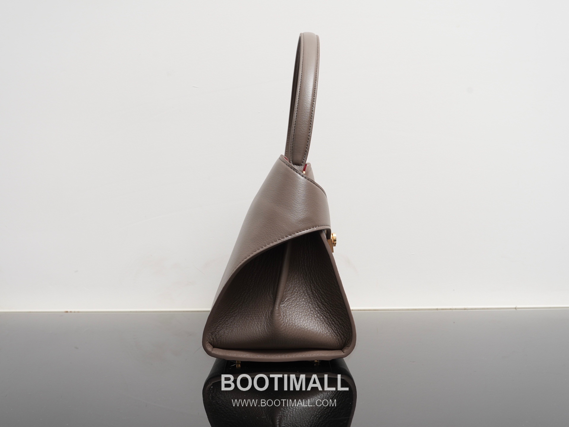 Salvatore Ferragamo Hug Sott Calfskin Top Handle Shoulder Bag with Gancini Lock 살바토레페라가모 허그 소트 카프스킨 탑핸들 숄더백 21-9816 34cm 19