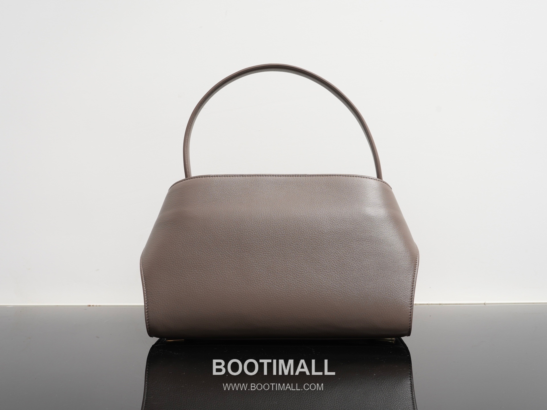 Salvatore Ferragamo Hug Sott Calfskin Top Handle Shoulder Bag with Gancini Lock 살바토레페라가모 허그 소트 카프스킨 탑핸들 숄더백 21-9816 34cm 21