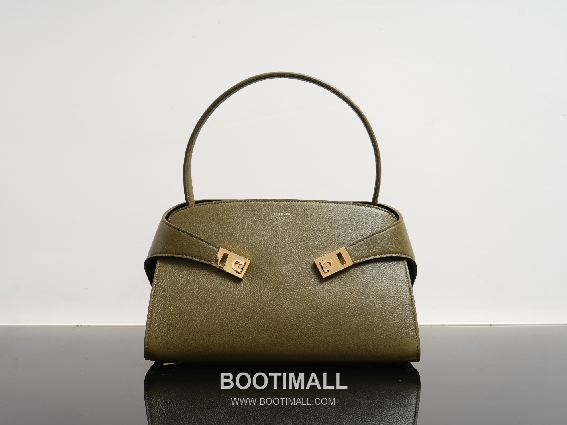 Salvatore Ferragamo Hug Sott Calfskin Top Handle Shoulder Bag with Gancini Lock 살바토레페라가모 허그 소트 카프스킨 탑핸들 숄더백 21-9816 34cm 9