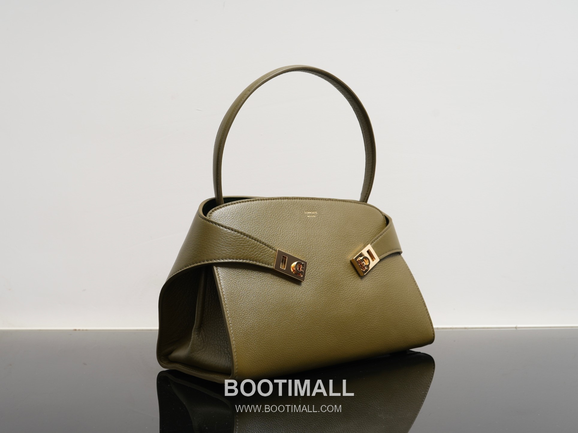 Salvatore Ferragamo Hug Sott Calfskin Top Handle Shoulder Bag with Gancini Lock 살바토레페라가모 허그 소트 카프스킨 탑핸들 숄더백 21-9816 34cm 10