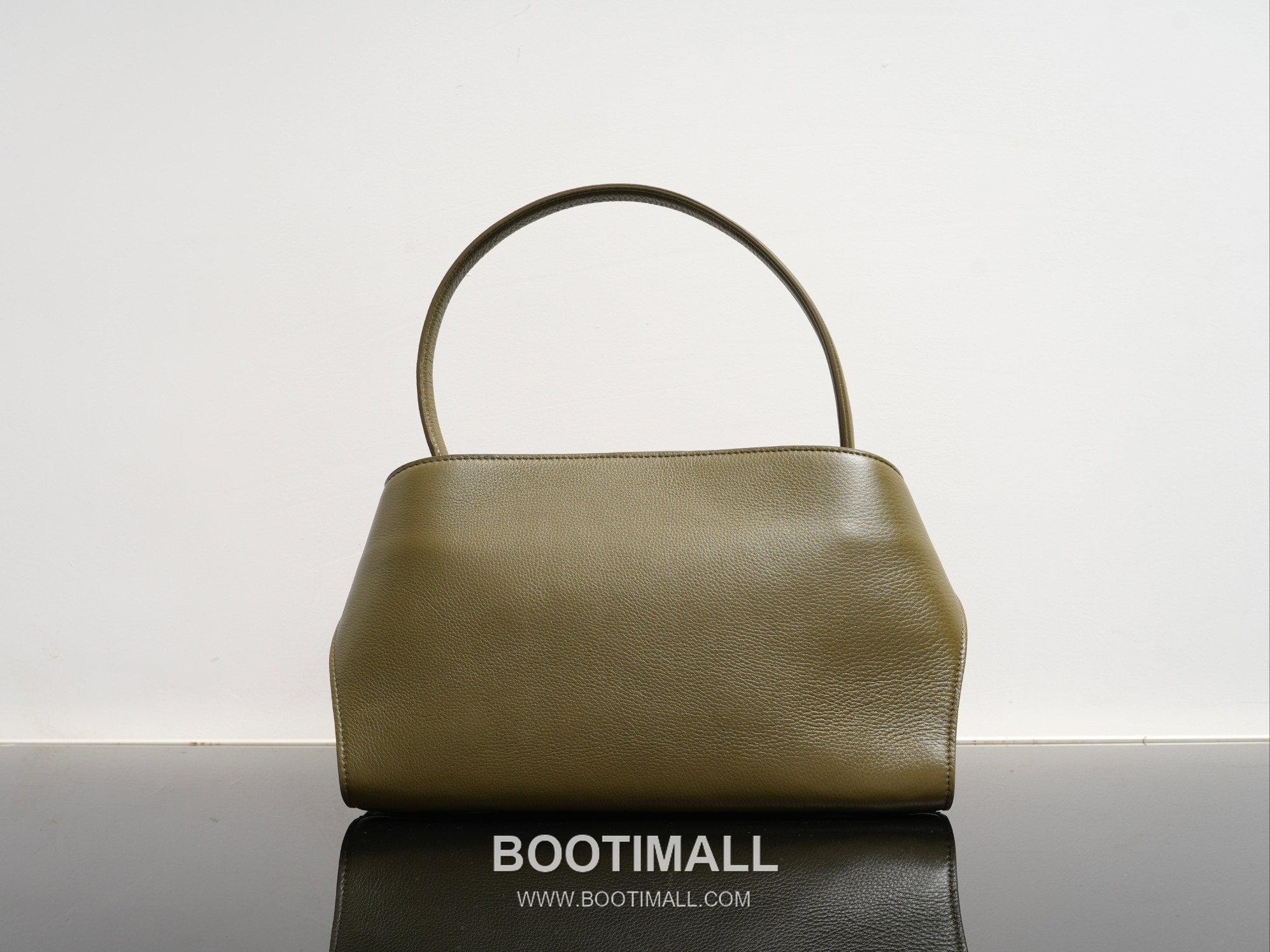 Salvatore Ferragamo Hug Sott Calfskin Top Handle Shoulder Bag with Gancini Lock 살바토레페라가모 허그 소트 카프스킨 탑핸들 숄더백 21-9816 34cm 16