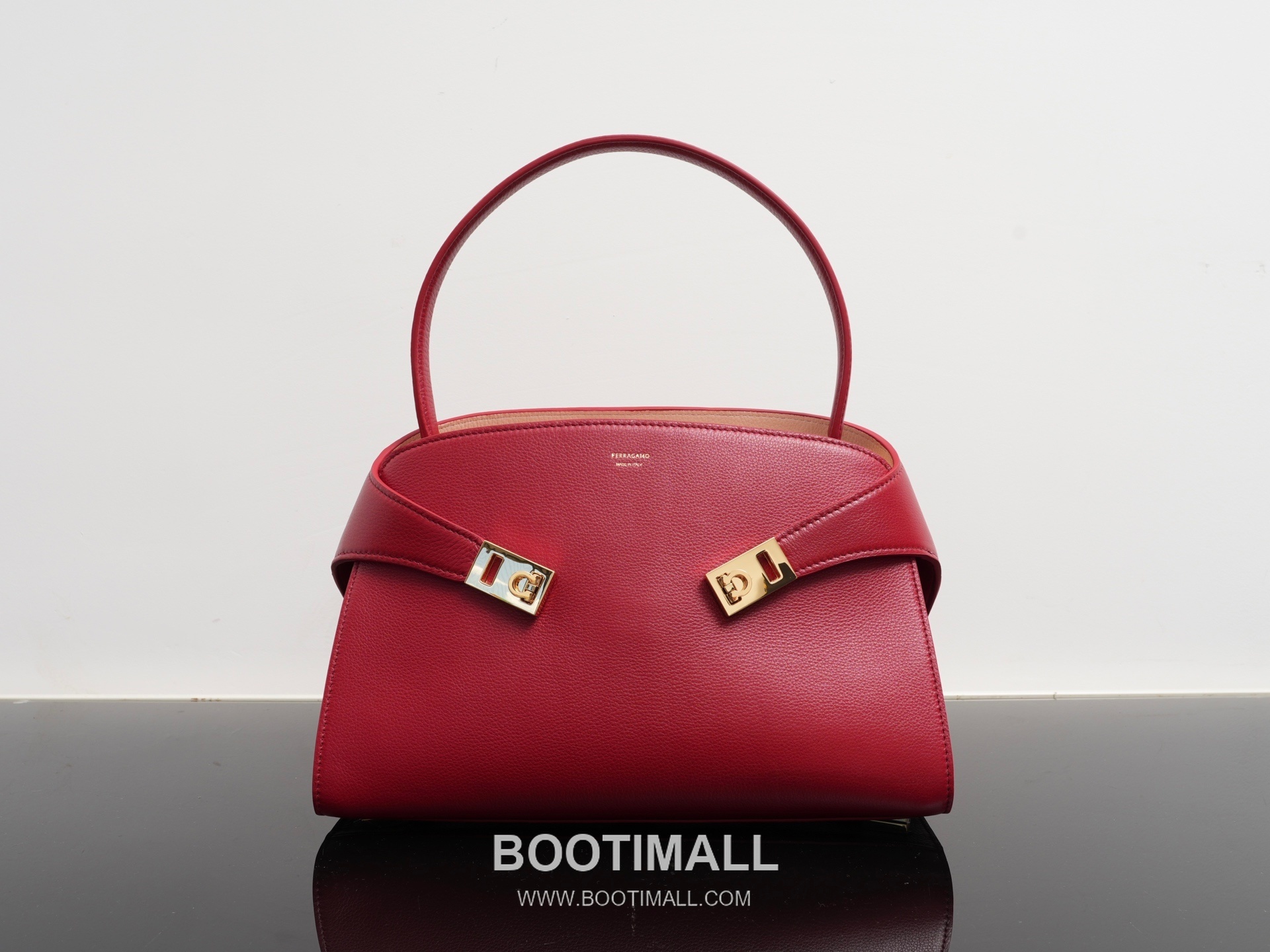 Salvatore Ferragamo Hug Sott Calfskin Top Handle Shoulder Bag with Gancini Lock 살바토레페라가모 허그 소트 카프스킨 탑핸들 숄더백 21-9816 34cm 2