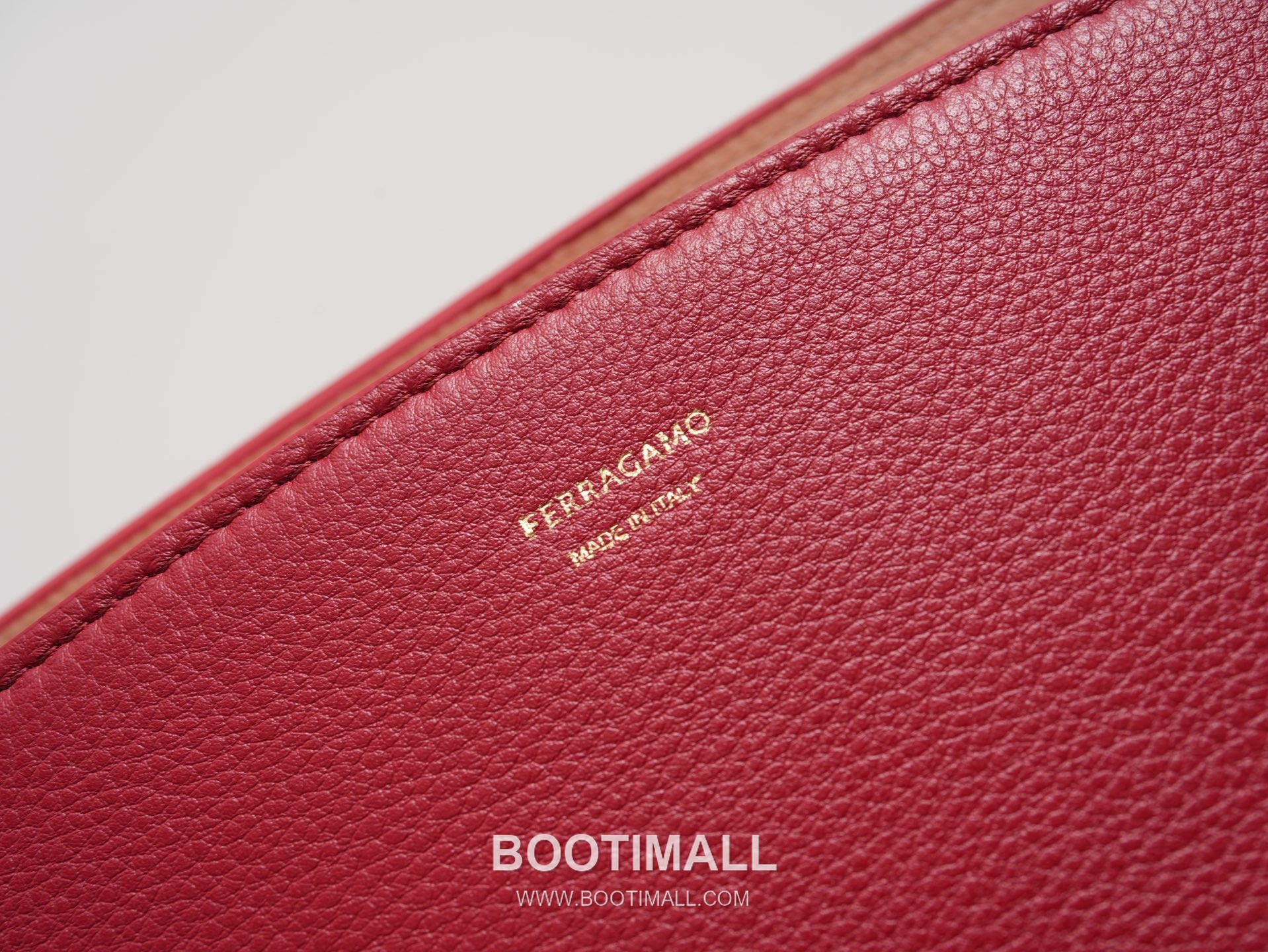 Salvatore Ferragamo Hug Sott Calfskin Top Handle Shoulder Bag with Gancini Lock 살바토레페라가모 허그 소트 카프스킨 탑핸들 숄더백 21-9816 34cm 4