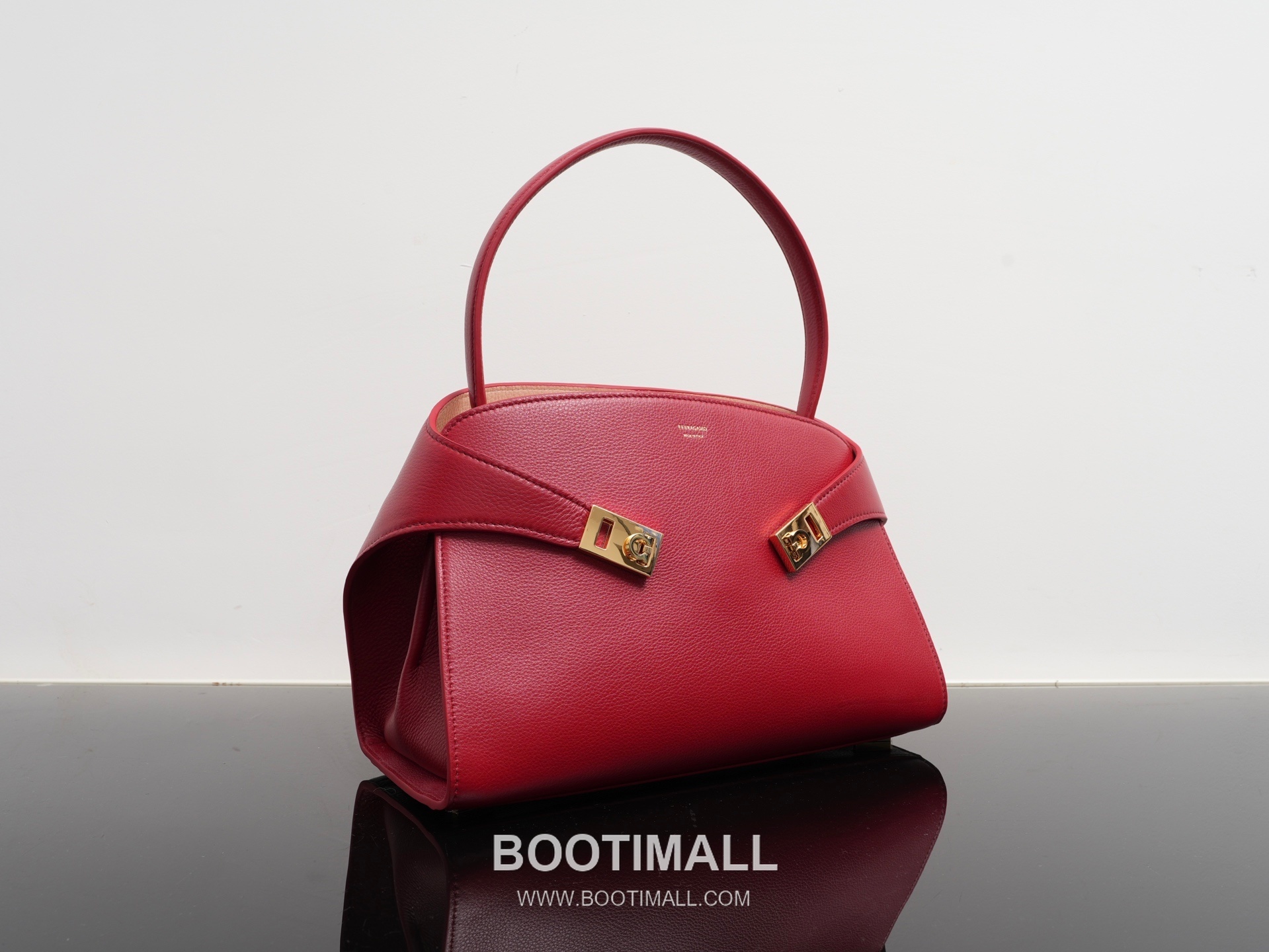 Salvatore Ferragamo Hug Sott Calfskin Top Handle Shoulder Bag with Gancini Lock 살바토레페라가모 허그 소트 카프스킨 탑핸들 숄더백 21-9816 34cm 6