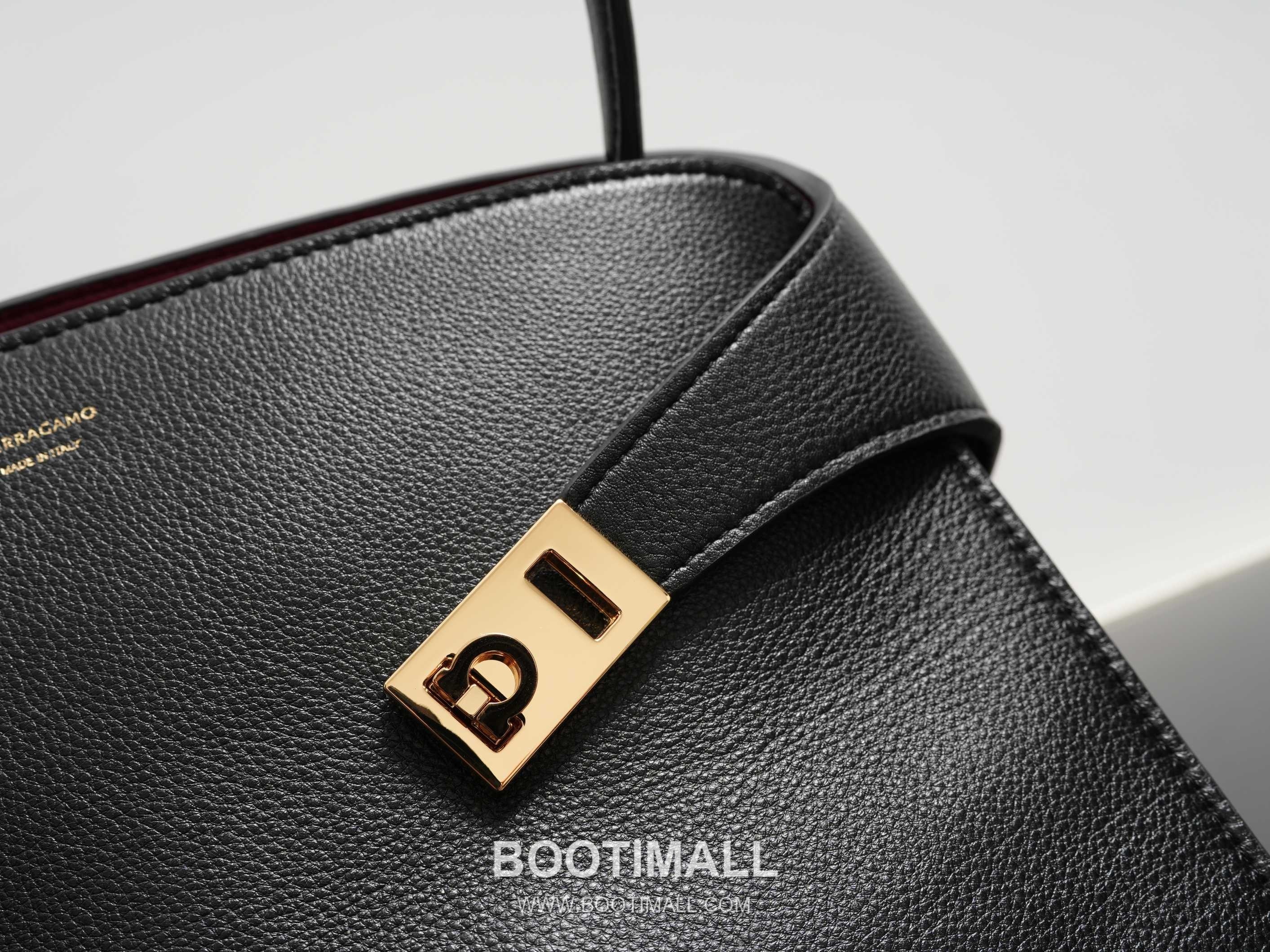 Salvatore Ferragamo Hug Sott Calfskin Top Handle Shoulder Bag with Gancini Lock 살바토레페라가모 허그 소트 카프스킨 탑핸들 숄더백 21-9816 34cm 9