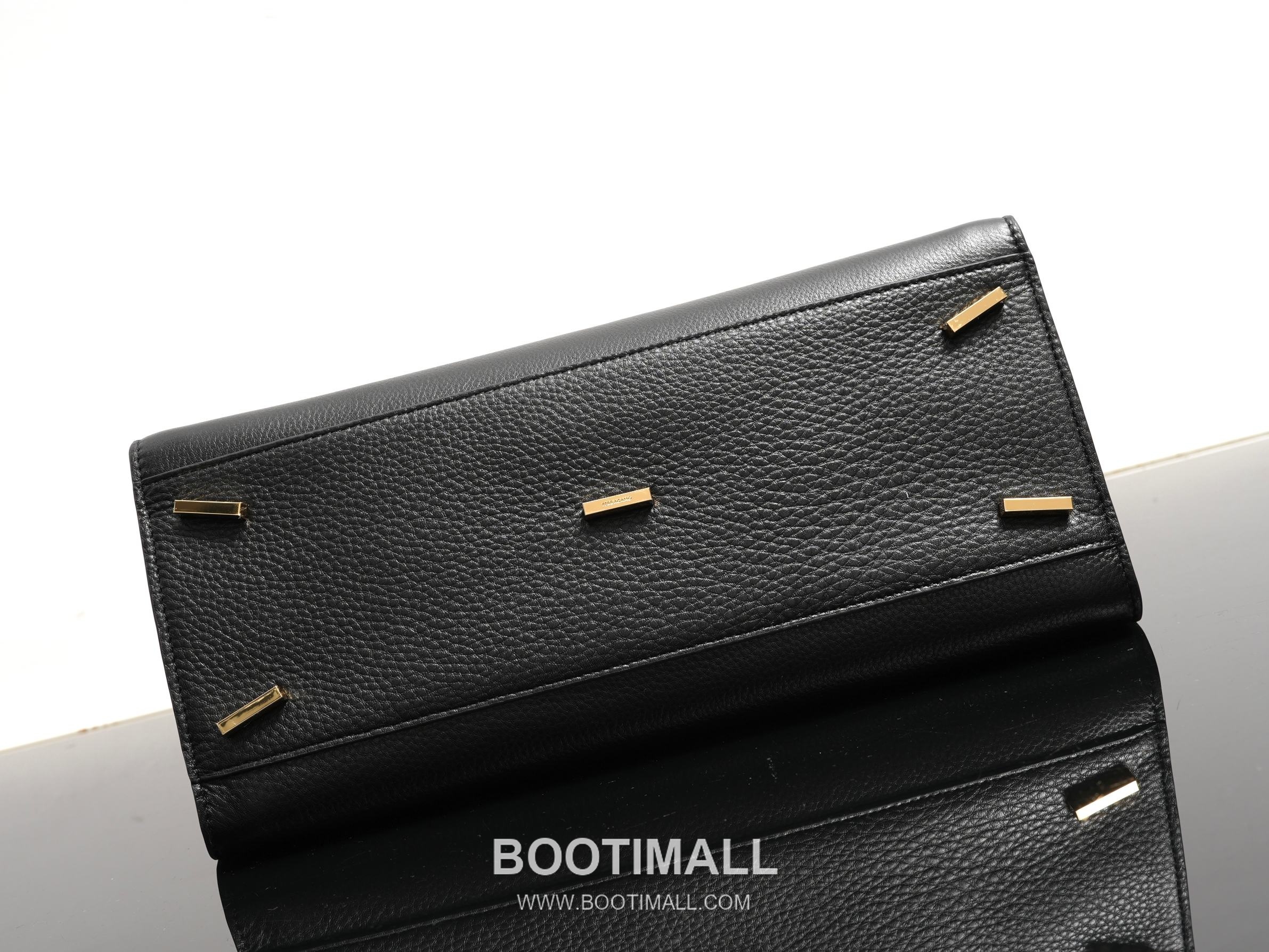 Salvatore Ferragamo Hug Sott Calfskin Top Handle Shoulder Bag with Gancini Lock 살바토레페라가모 허그 소트 카프스킨 탑핸들 숄더백 21-9816 34cm 12