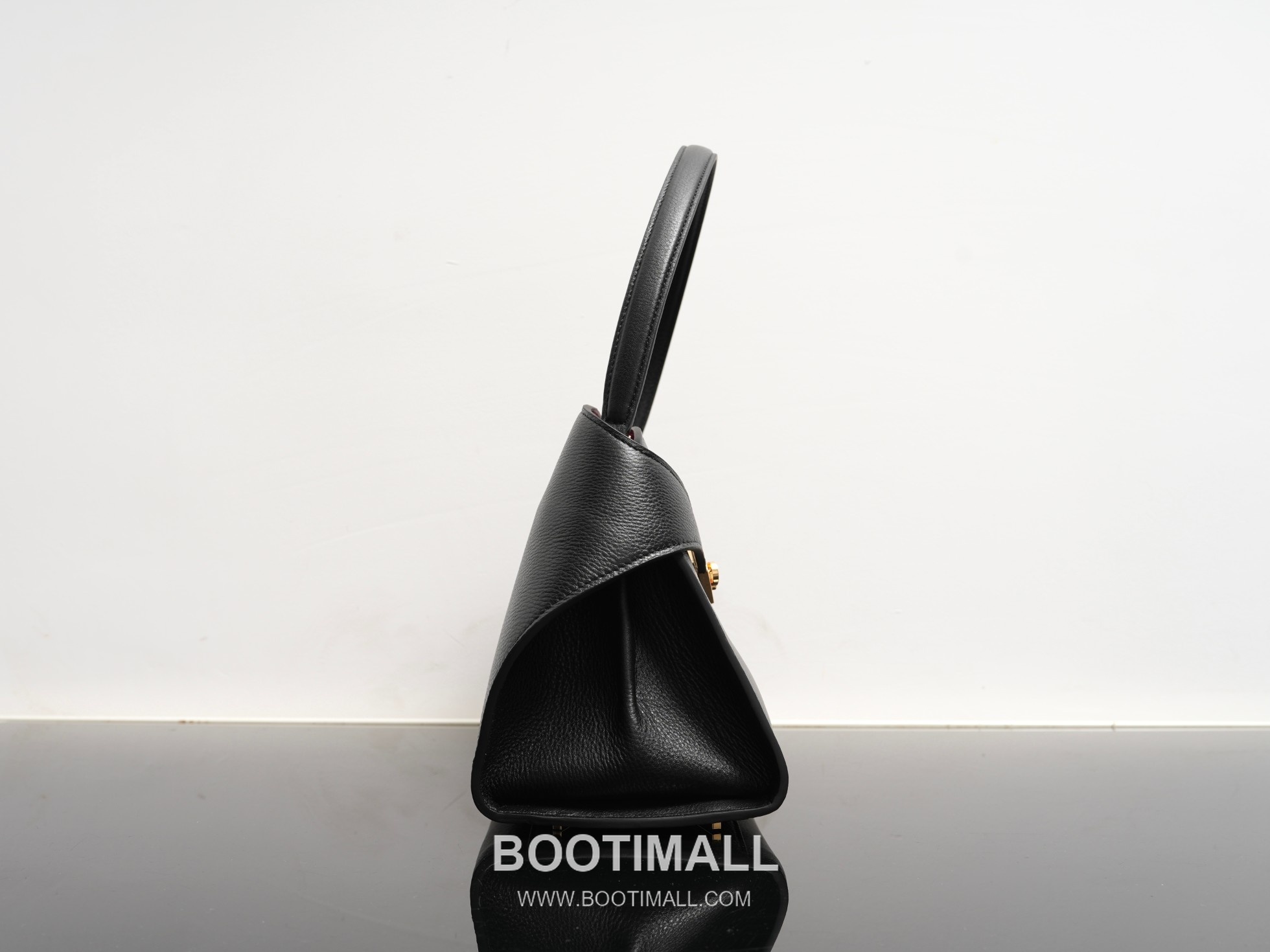 Salvatore Ferragamo Hug Sott Calfskin Top Handle Shoulder Bag with Gancini Lock 살바토레페라가모 허그 소트 카프스킨 탑핸들 숄더백 21-9816 34cm 13