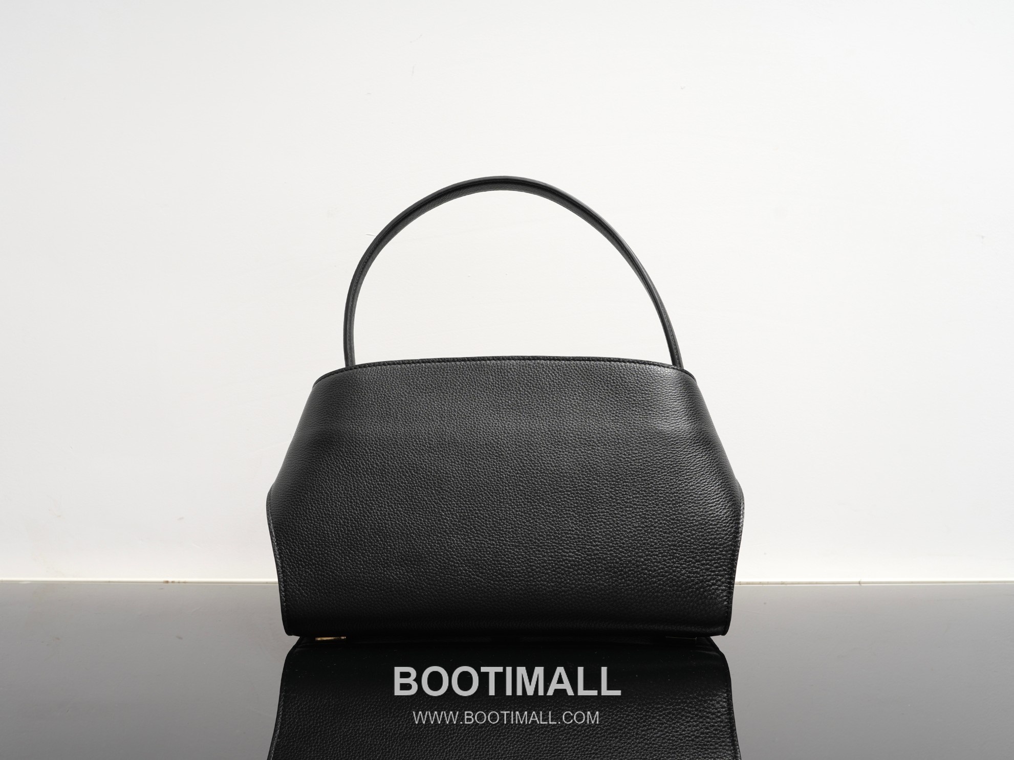 Salvatore Ferragamo Hug Sott Calfskin Top Handle Shoulder Bag with Gancini Lock 살바토레페라가모 허그 소트 카프스킨 탑핸들 숄더백 21-9816 34cm 14