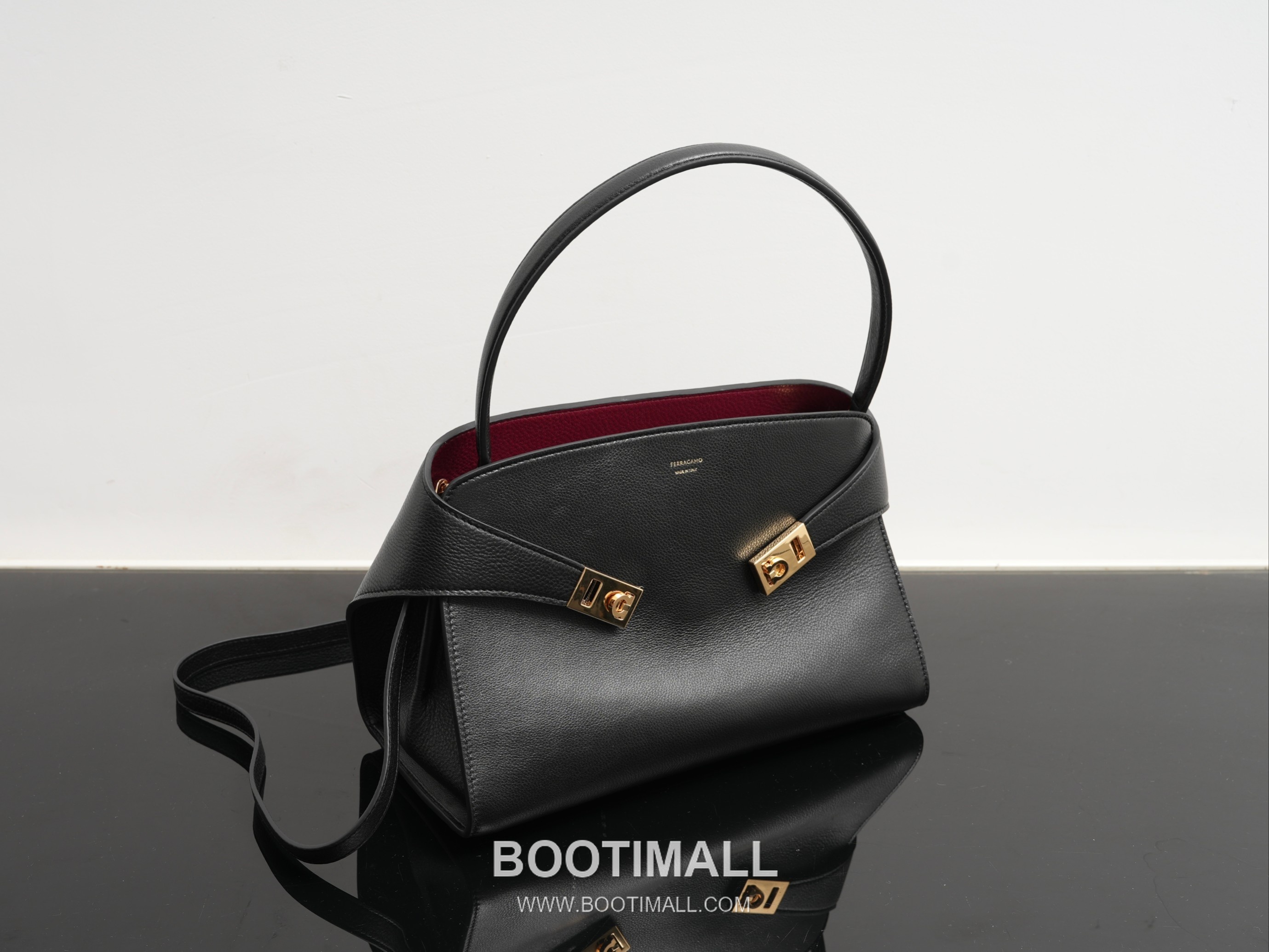 Salvatore Ferragamo Hug Sott Calfskin Top Handle Shoulder Bag with Gancini Lock 살바토레페라가모 허그 소트 카프스킨 탑핸들 숄더백 21-9816 34cm 15