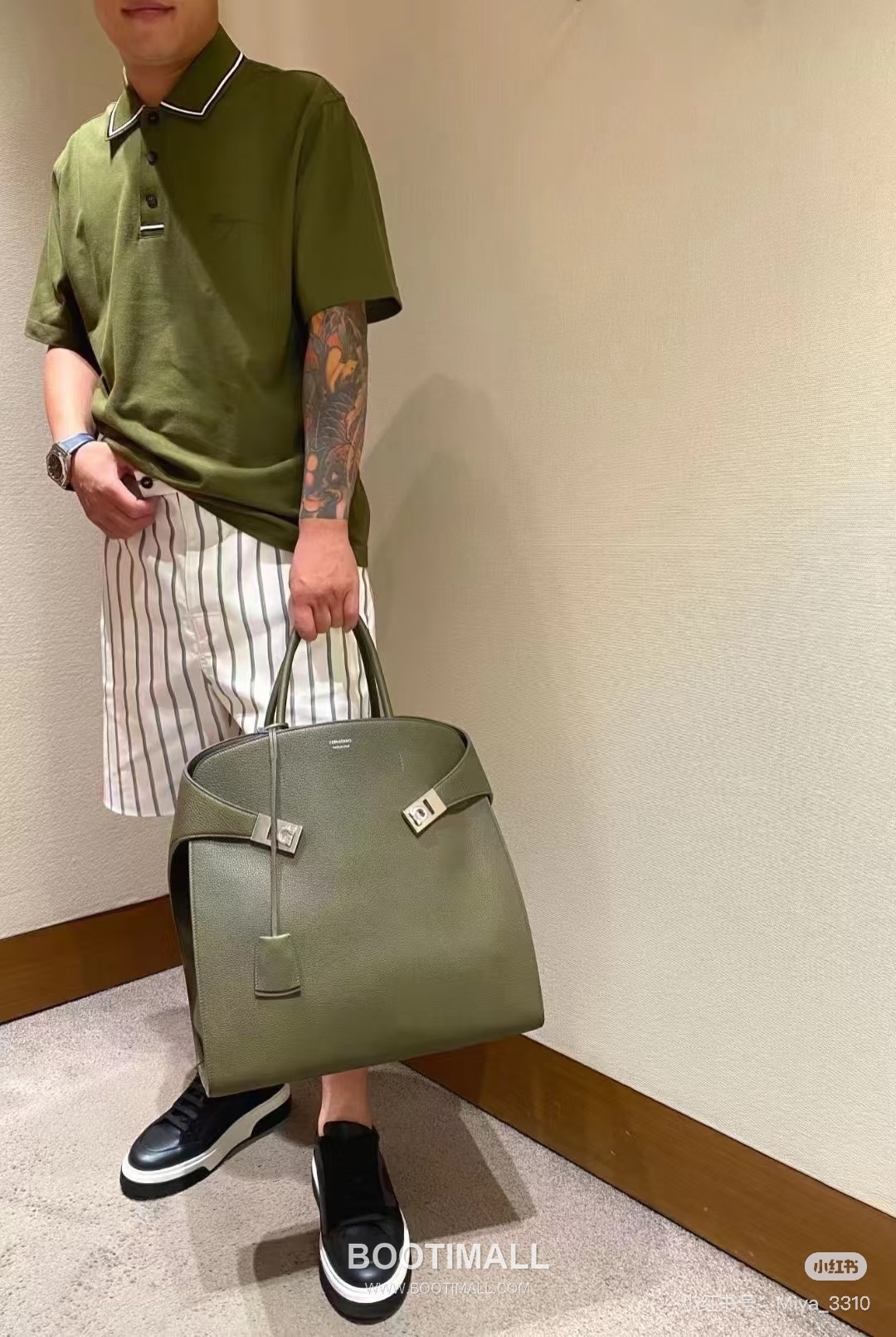 Salvatore Ferragamo Hug Hammered Calfskin Tote Bag with Gancini Lock Strap Detail 살바토레페라가모 허그 해머드 카프스킨 토트백 AU-24/1666 38cm 8