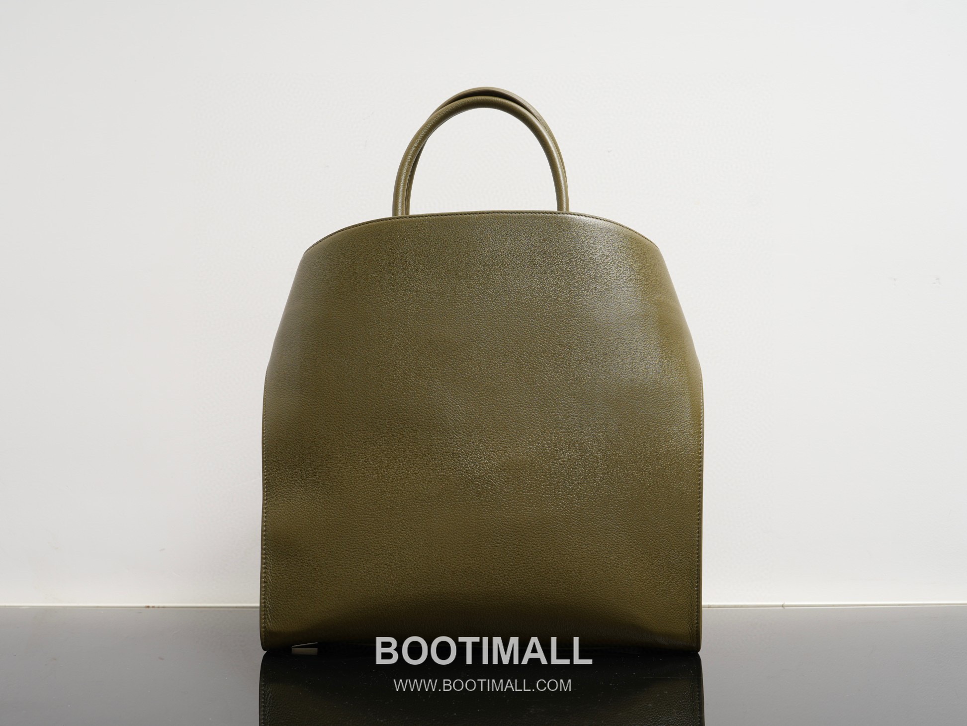 Salvatore Ferragamo Hug Hammered Calfskin Tote Bag with Gancini Lock Strap Detail 살바토레페라가모 허그 해머드 카프스킨 토트백 AU-24/1666 38cm 16