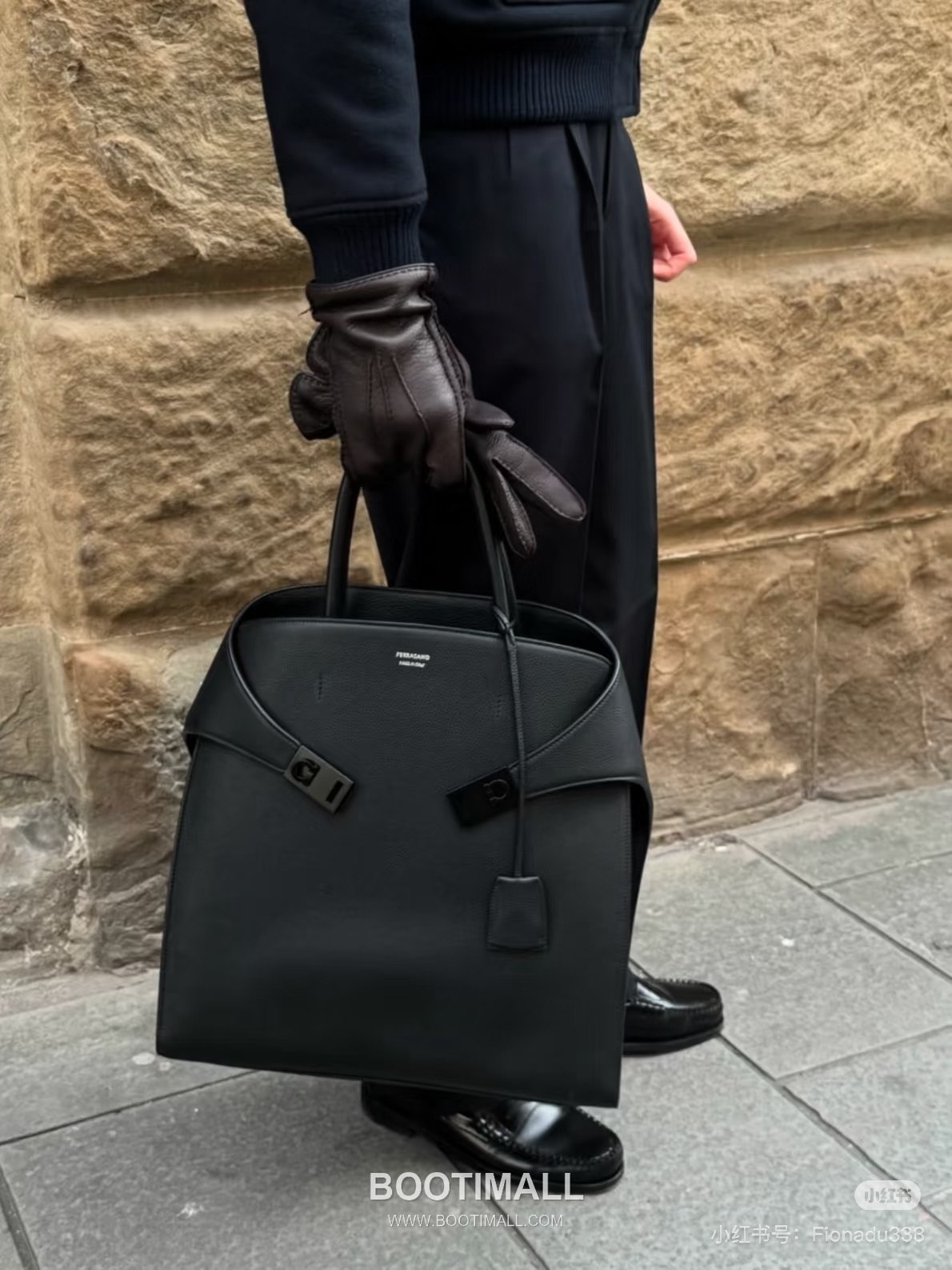 Salvatore Ferragamo Hug Hammered Calfskin Tote Bag with Gancini Lock Strap Detail 살바토레페라가모 허그 해머드 카프스킨 토트백 AU-24/1666 38cm 1