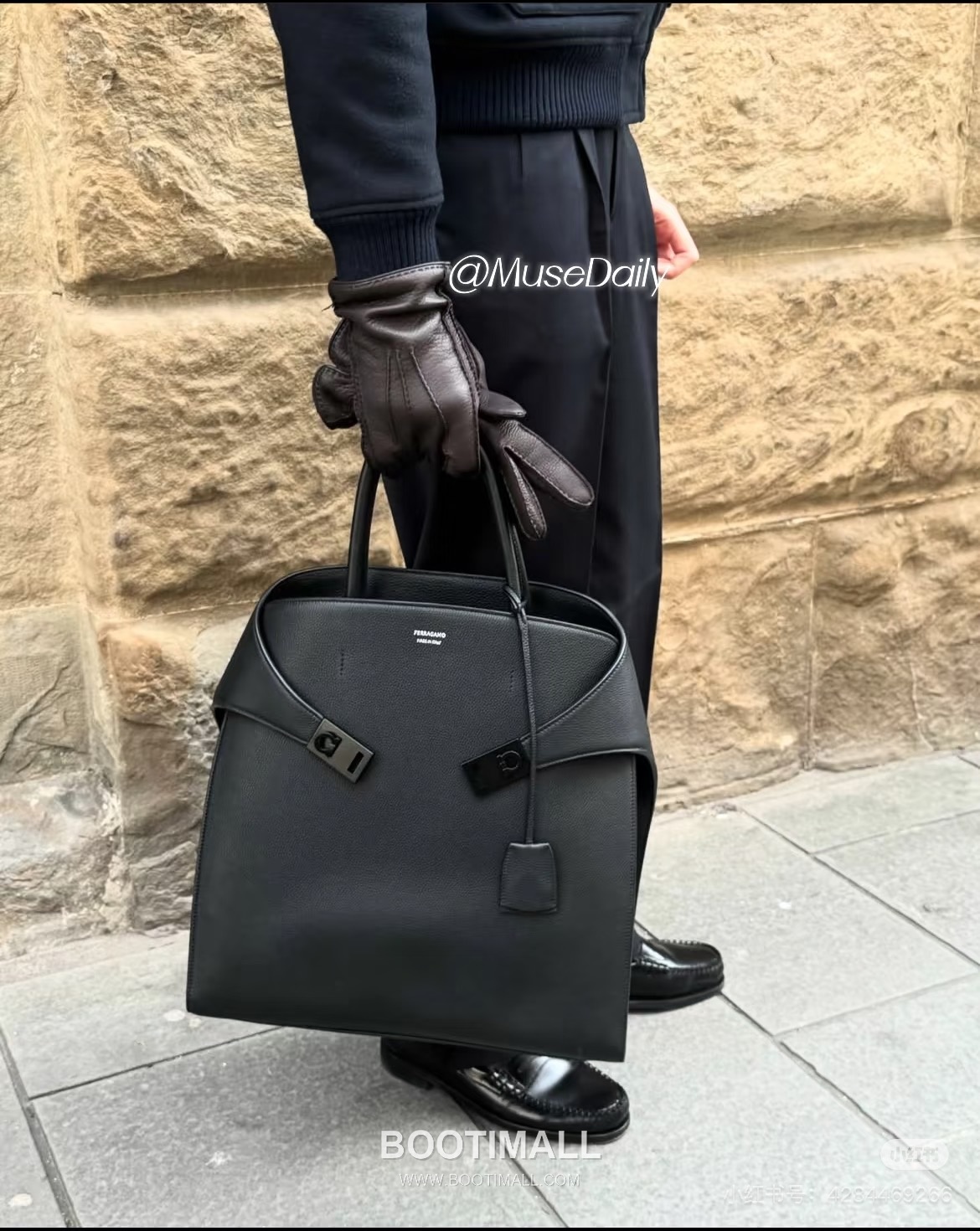 Salvatore Ferragamo Hug Hammered Calfskin Tote Bag with Gancini Lock Strap Detail 살바토레페라가모 허그 해머드 카프스킨 토트백 AU-24/1666 38cm 2