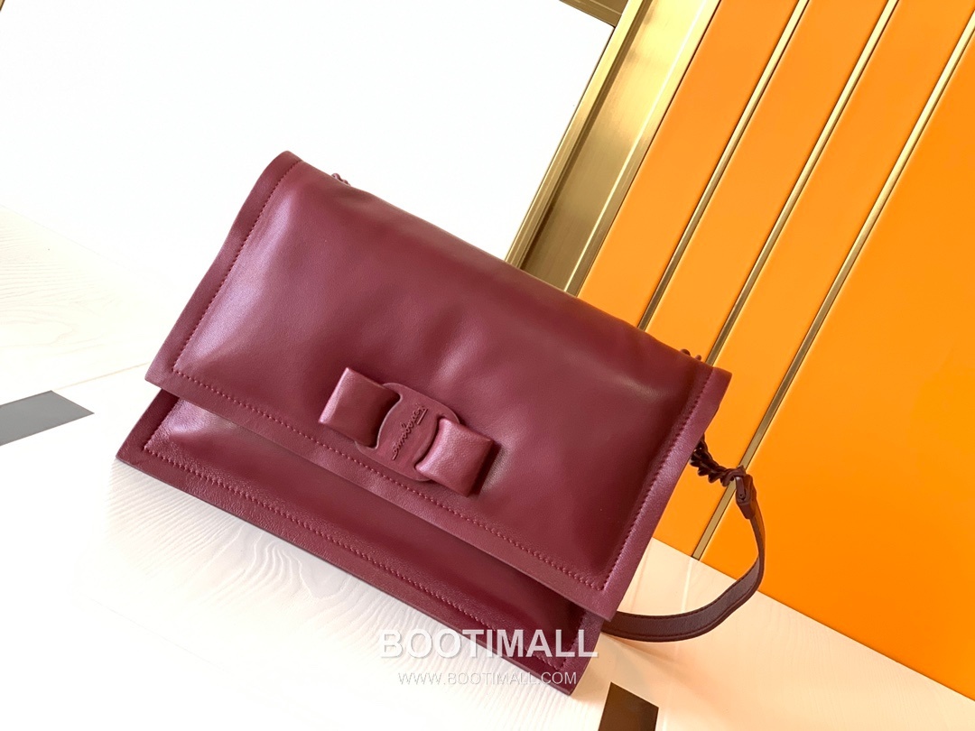 Salvatore Ferragamo Viva Padded Lambskin Flap Shoulder Bag with Vara Bow Detail 살바토레페라가모 비바 패디드 램스킨 플랩 숄더백 DD-211287 27cm 6