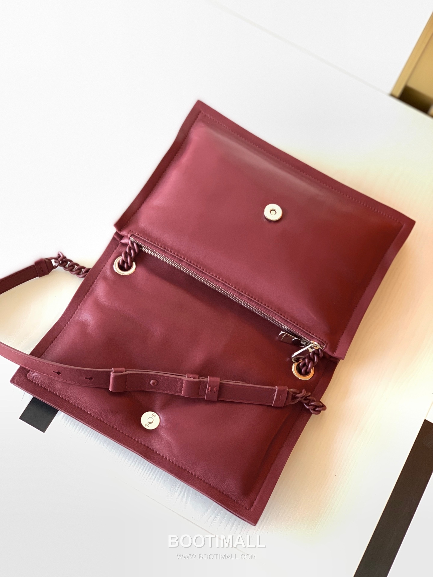 Salvatore Ferragamo Viva Padded Lambskin Flap Shoulder Bag with Vara Bow Detail 살바토레페라가모 비바 패디드 램스킨 플랩 숄더백 DD-211287 27cm 8