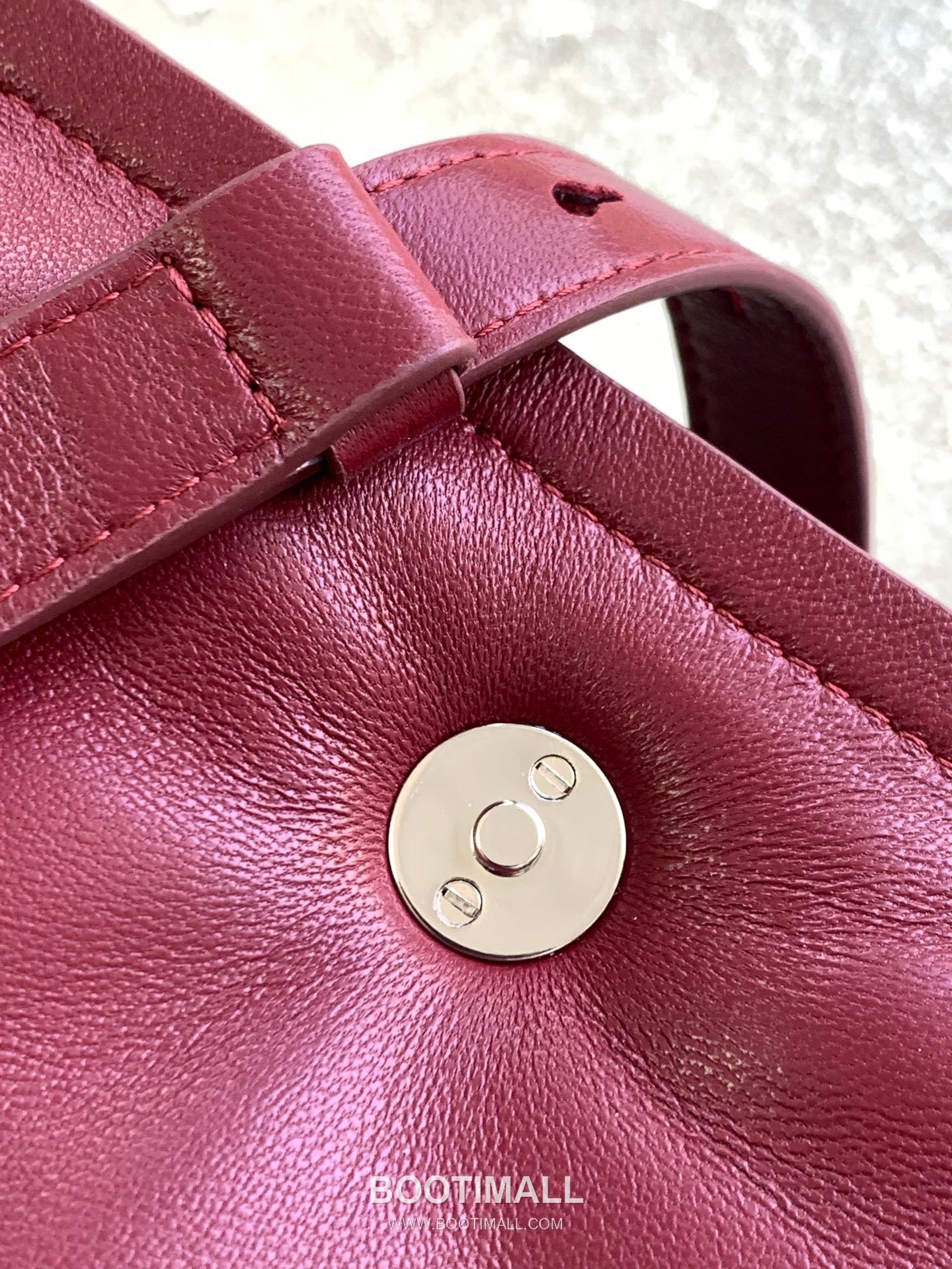 Salvatore Ferragamo Viva Padded Lambskin Flap Shoulder Bag with Vara Bow Detail 살바토레페라가모 비바 패디드 램스킨 플랩 숄더백 DD-211287 27cm 11