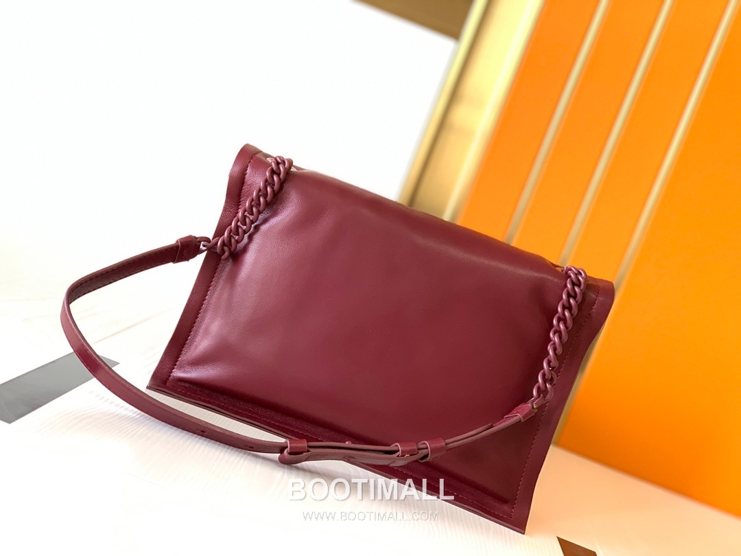 Salvatore Ferragamo Viva Padded Lambskin Flap Shoulder Bag with Vara Bow Detail 살바토레페라가모 비바 패디드 램스킨 플랩 숄더백 DD-211287 27cm 14