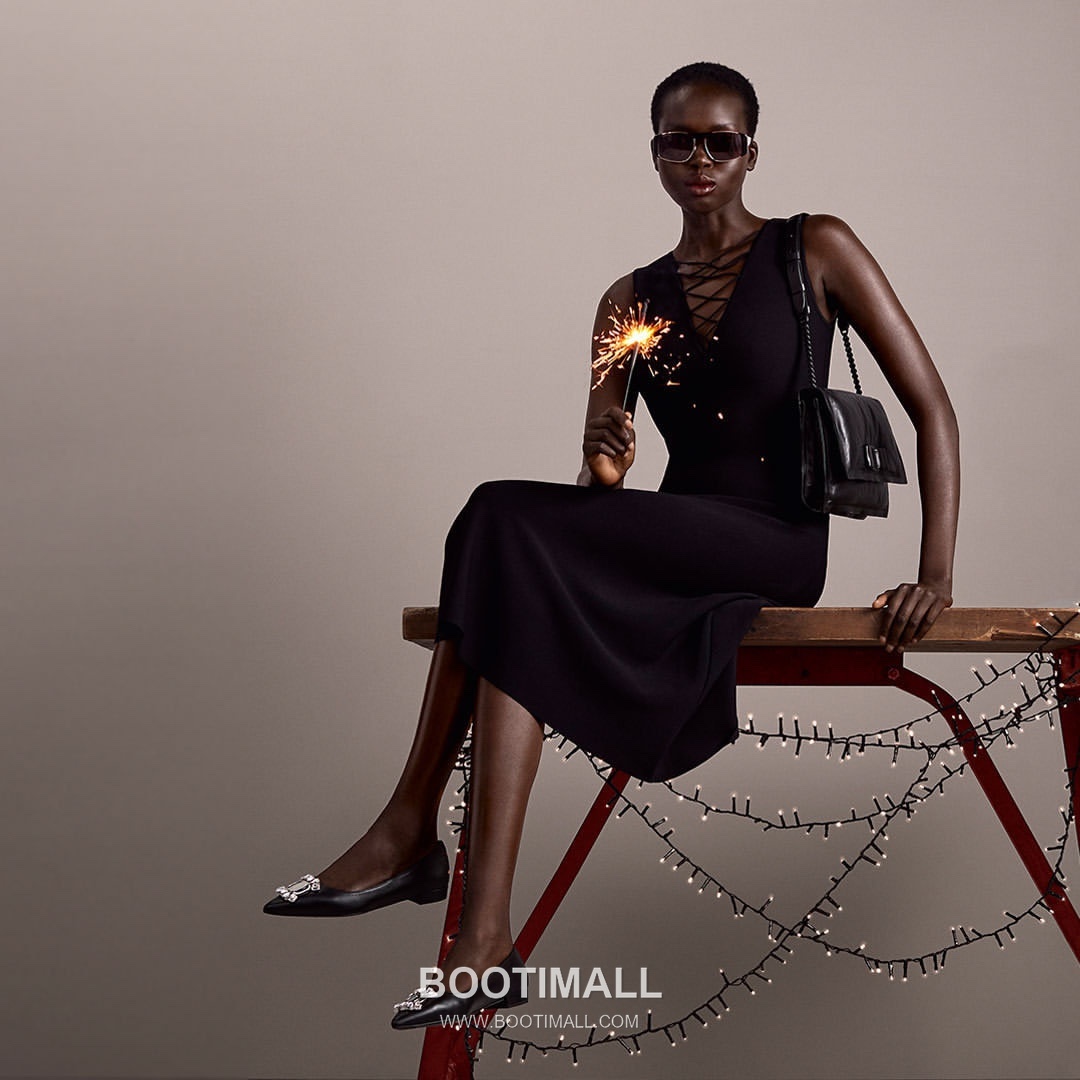 Salvatore Ferragamo Viva Padded Lambskin Flap Shoulder Bag with Vara Bow Detail 살바토레페라가모 비바 패디드 램스킨 플랩 숄더백 DD-211287 27cm 5