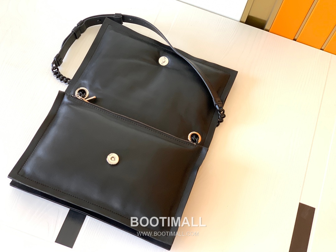 Salvatore Ferragamo Viva Padded Lambskin Flap Shoulder Bag with Vara Bow Detail 살바토레페라가모 비바 패디드 램스킨 플랩 숄더백 DD-211287 27cm 15