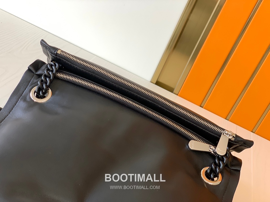 Salvatore Ferragamo Viva Padded Lambskin Flap Shoulder Bag with Vara Bow Detail 살바토레페라가모 비바 패디드 램스킨 플랩 숄더백 DD-211287 27cm 16