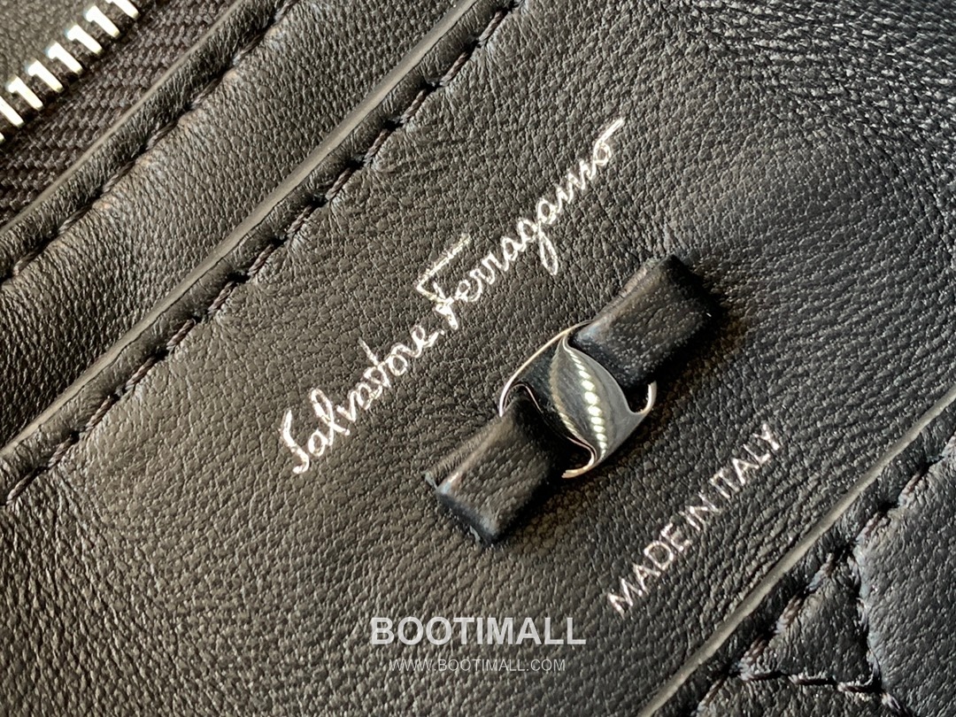 Salvatore Ferragamo Viva Padded Lambskin Flap Shoulder Bag with Vara Bow Detail 살바토레페라가모 비바 패디드 램스킨 플랩 숄더백 DD-211287 27cm 17