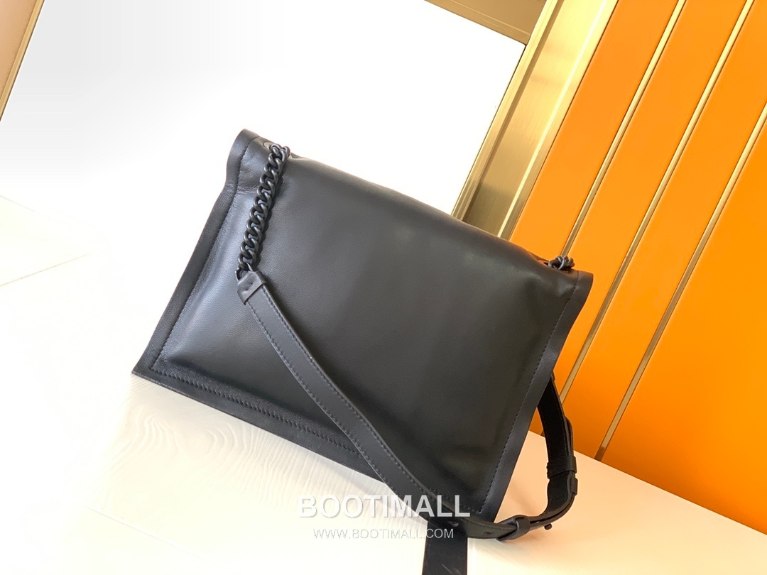 Salvatore Ferragamo Viva Padded Lambskin Flap Shoulder Bag with Vara Bow Detail 살바토레페라가모 비바 패디드 램스킨 플랩 숄더백 DD-211287 27cm 21