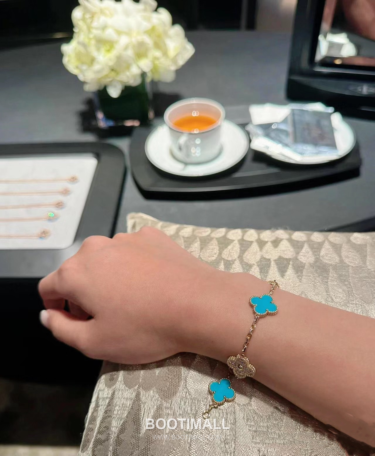 Van Cleef & Arpels Vintage Alhambra Turquoise Diamond 5 Motifs Bracelet 반클리프 앤 아펠 빈티지 알함브라 터키석 다이아몬드 5모티프 브레이슬릿 1