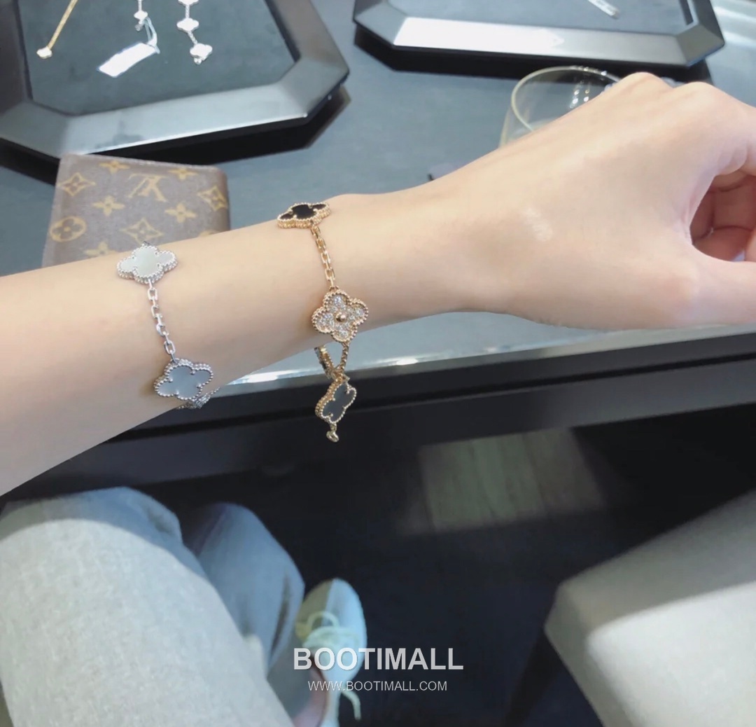 Van Cleef & Arpels Vintage Alhambra 50th Anniversary Multicolor 5 Motifs Bracelet 반클리프 앤 아펠 빈티지 알함브라 50주년 멀티컬러 5모티프 브레이슬릿 2