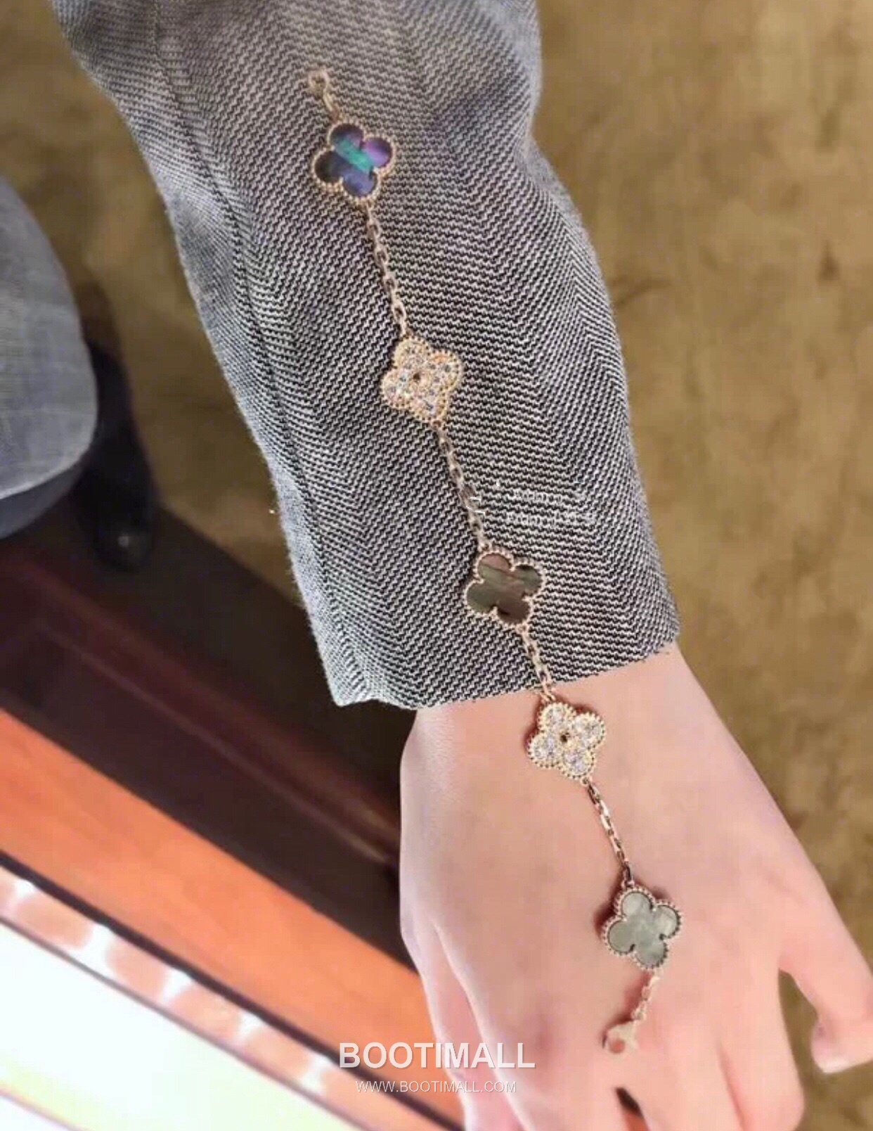 Van Cleef & Arpels Vintage Alhambra 50th Anniversary Multicolor 5 Motifs Bracelet 반클리프 앤 아펠 빈티지 알함브라 50주년 멀티컬러 5모티프 브레이슬릿 3