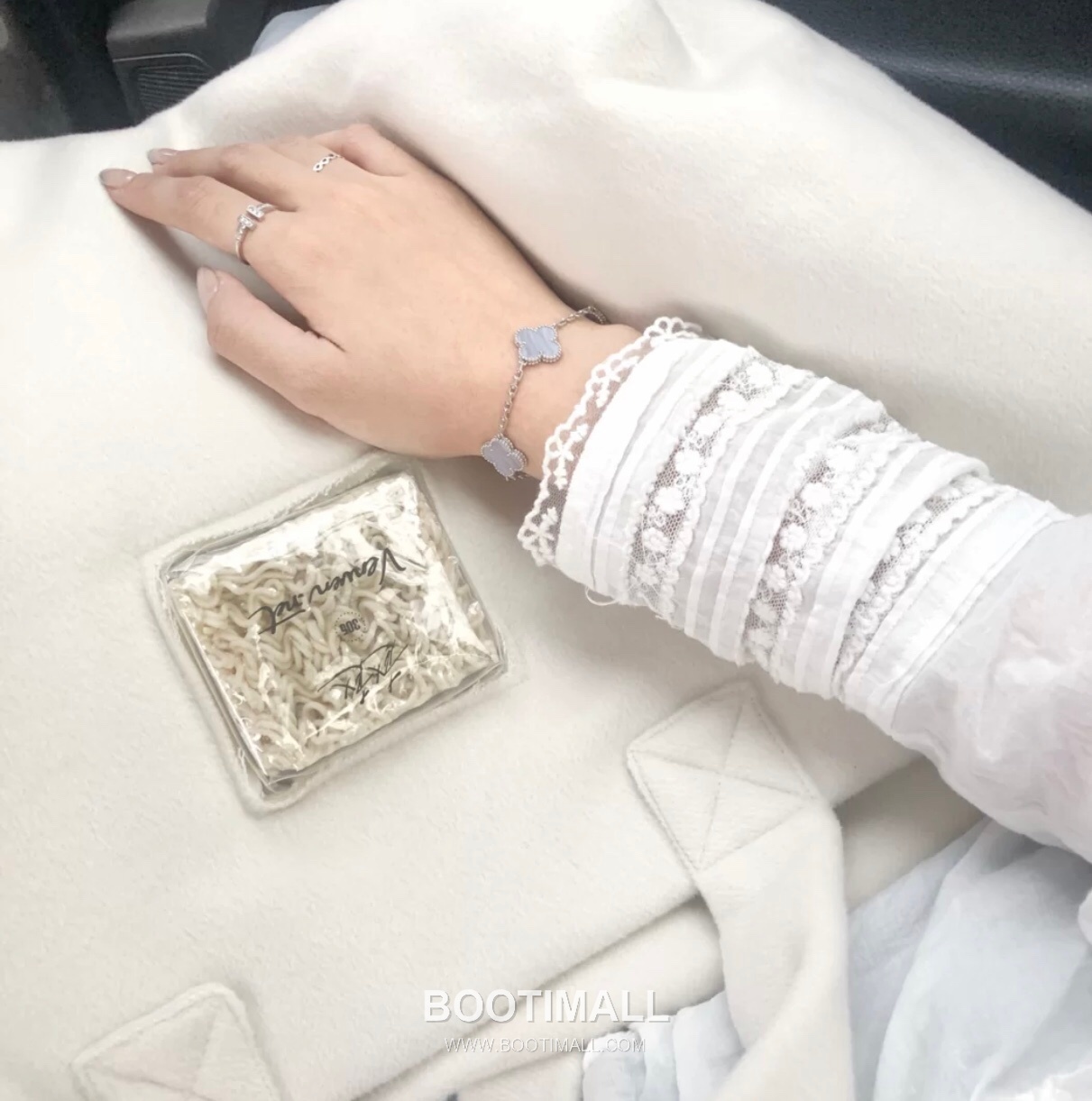 Van Cleef & Arpels Vintage Alhambra Multicolor 5 Motifs Bracelet 반클리프 앤 아펠 빈티지 알함브라 멀티스톤 5모티프 브레이슬릿 2