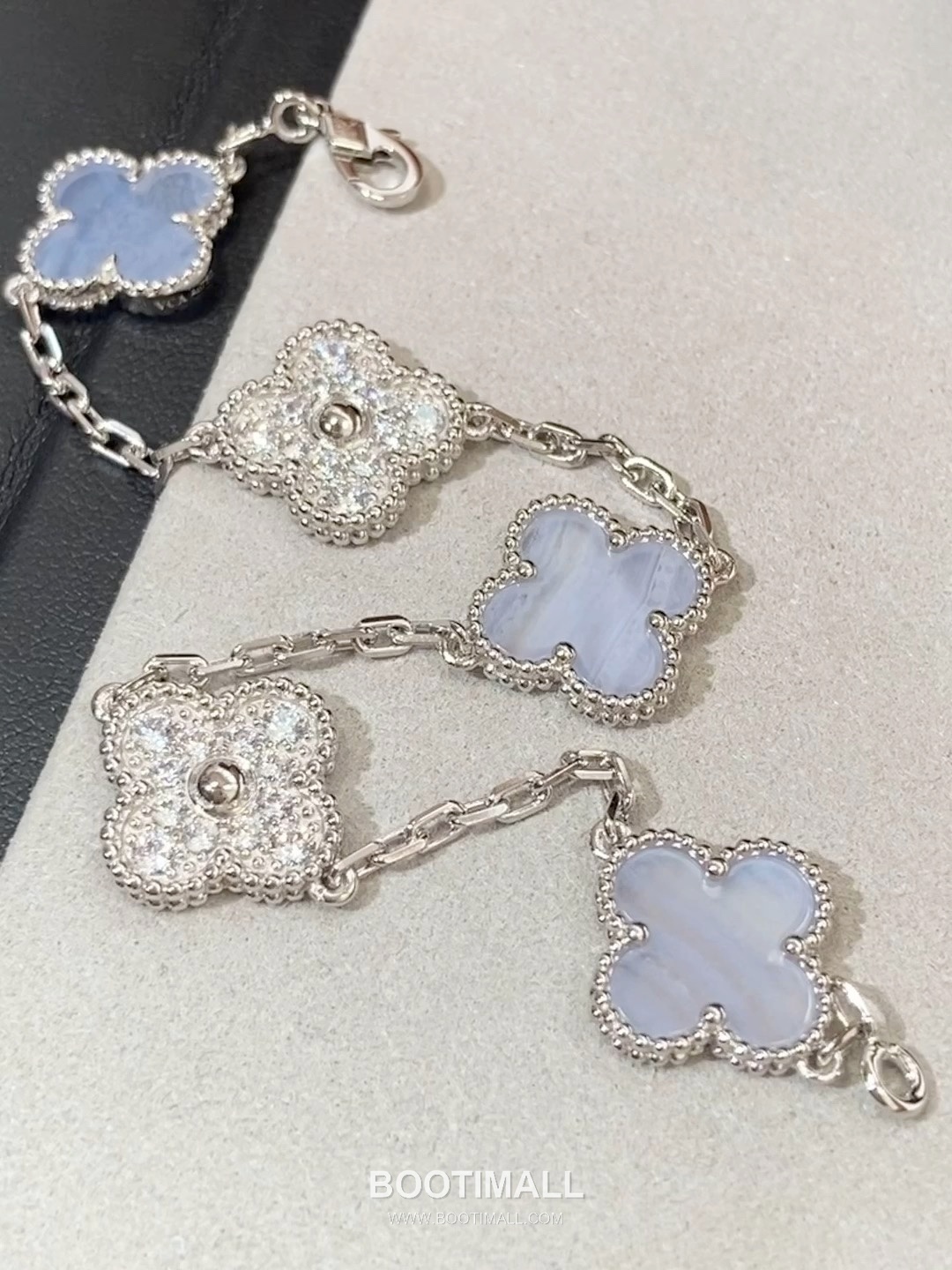 Van Cleef & Arpels Vintage Alhambra Chalcedony Diamond 5 Motifs Bracelet 반클리프 앤 아펠 빈티지 알함브라 퍼플 칼세도니 다이아 5모티프 브레이슬릿 1