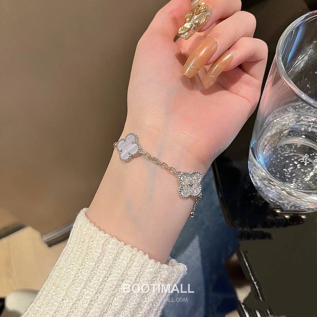 Van Cleef & Arpels Vintage Alhambra Chalcedony Diamond 5 Motifs Bracelet 반클리프 앤 아펠 빈티지 알함브라 퍼플 칼세도니 다이아 5모티프 브레이슬릿 7