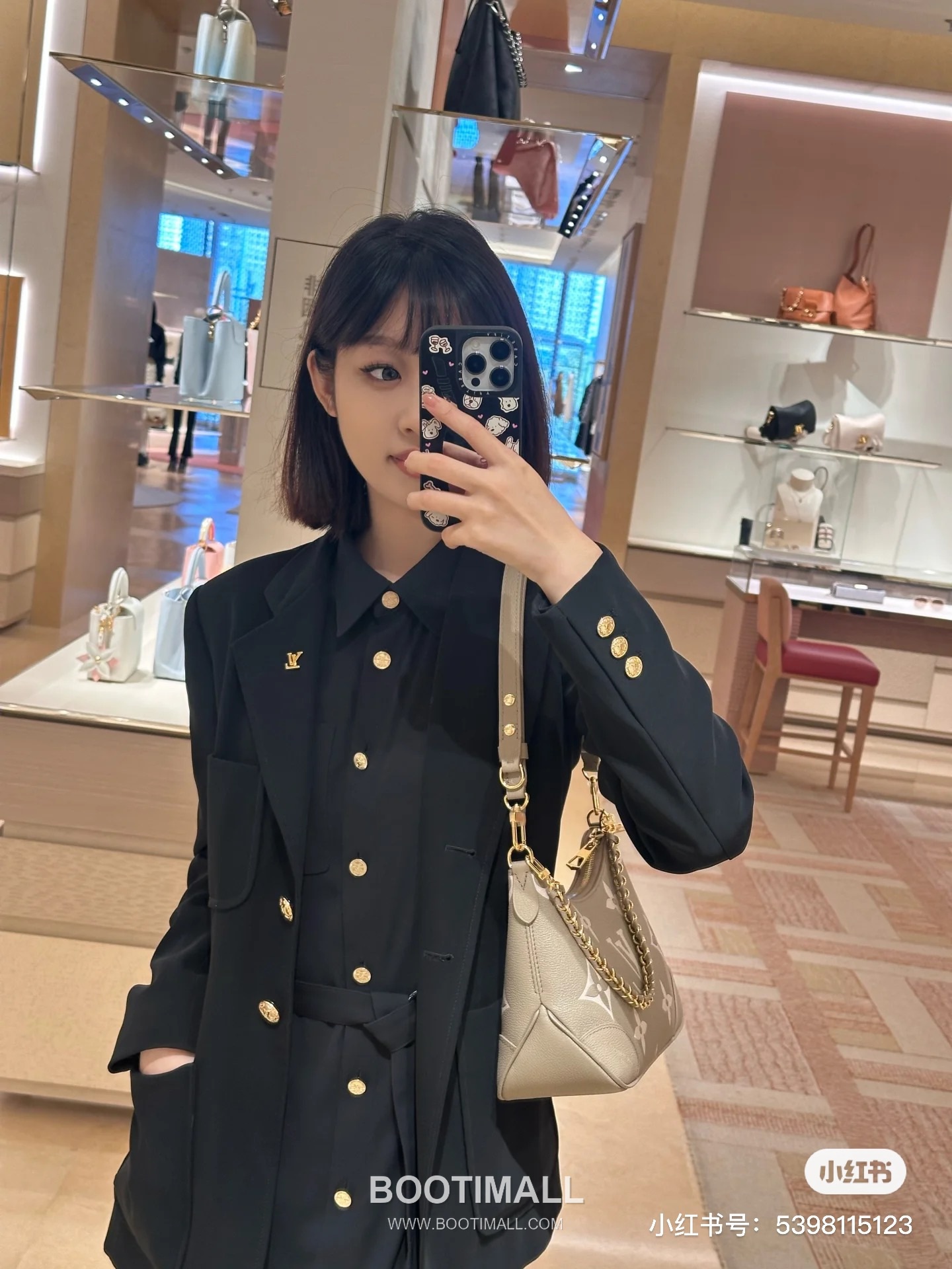 Louis Vuitton Boulogne Monogram Embossed Calfskin Chain Shoulder Bag with Gold Hardware 루이비통 불로뉴 모노그램 엠보스 카프스킨 체인 숄더백 M13224 29cm 3