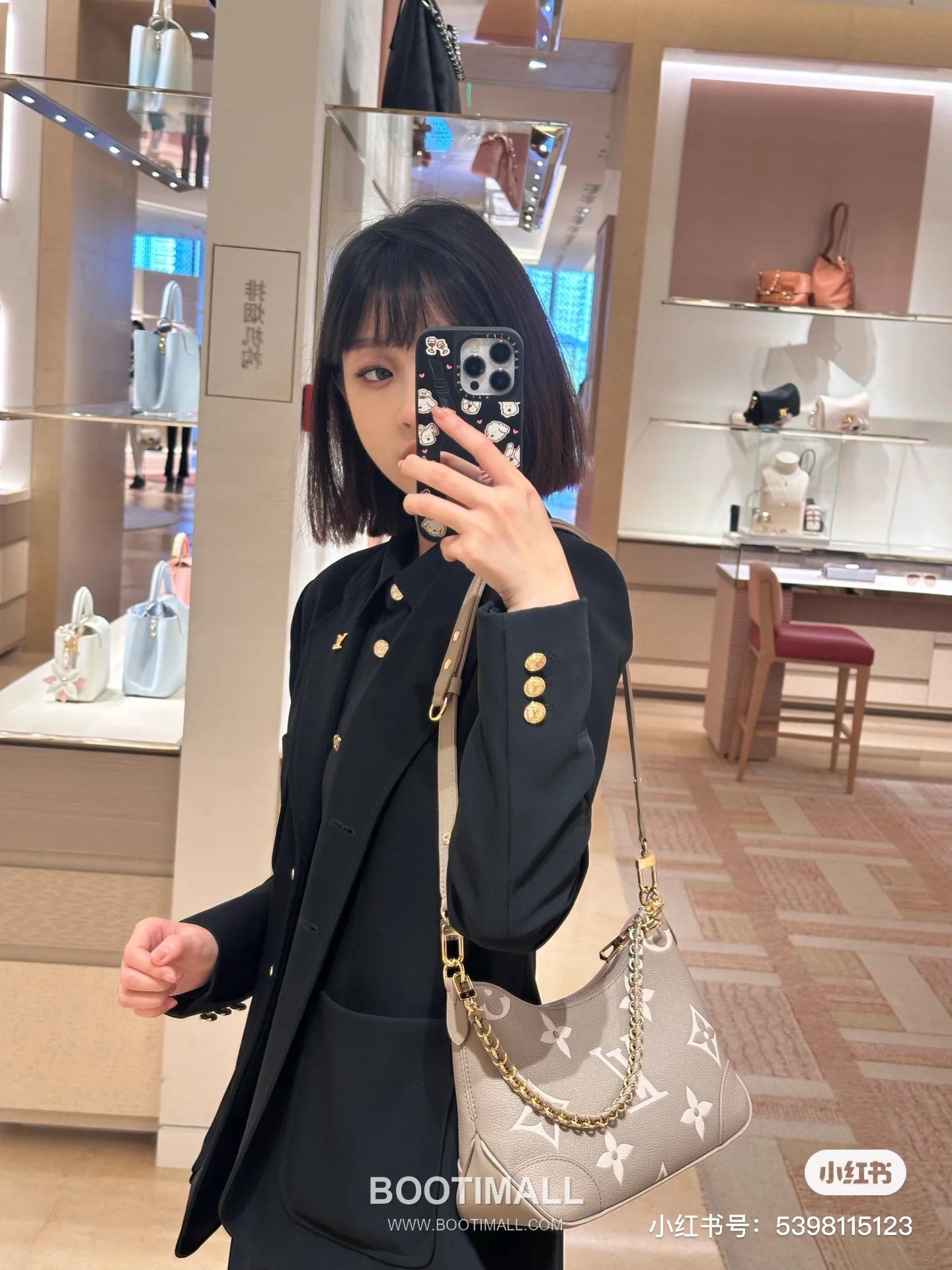 Louis Vuitton Boulogne Monogram Embossed Calfskin Chain Shoulder Bag with Gold Hardware 루이비통 불로뉴 모노그램 엠보스 카프스킨 체인 숄더백 M13224 29cm 4