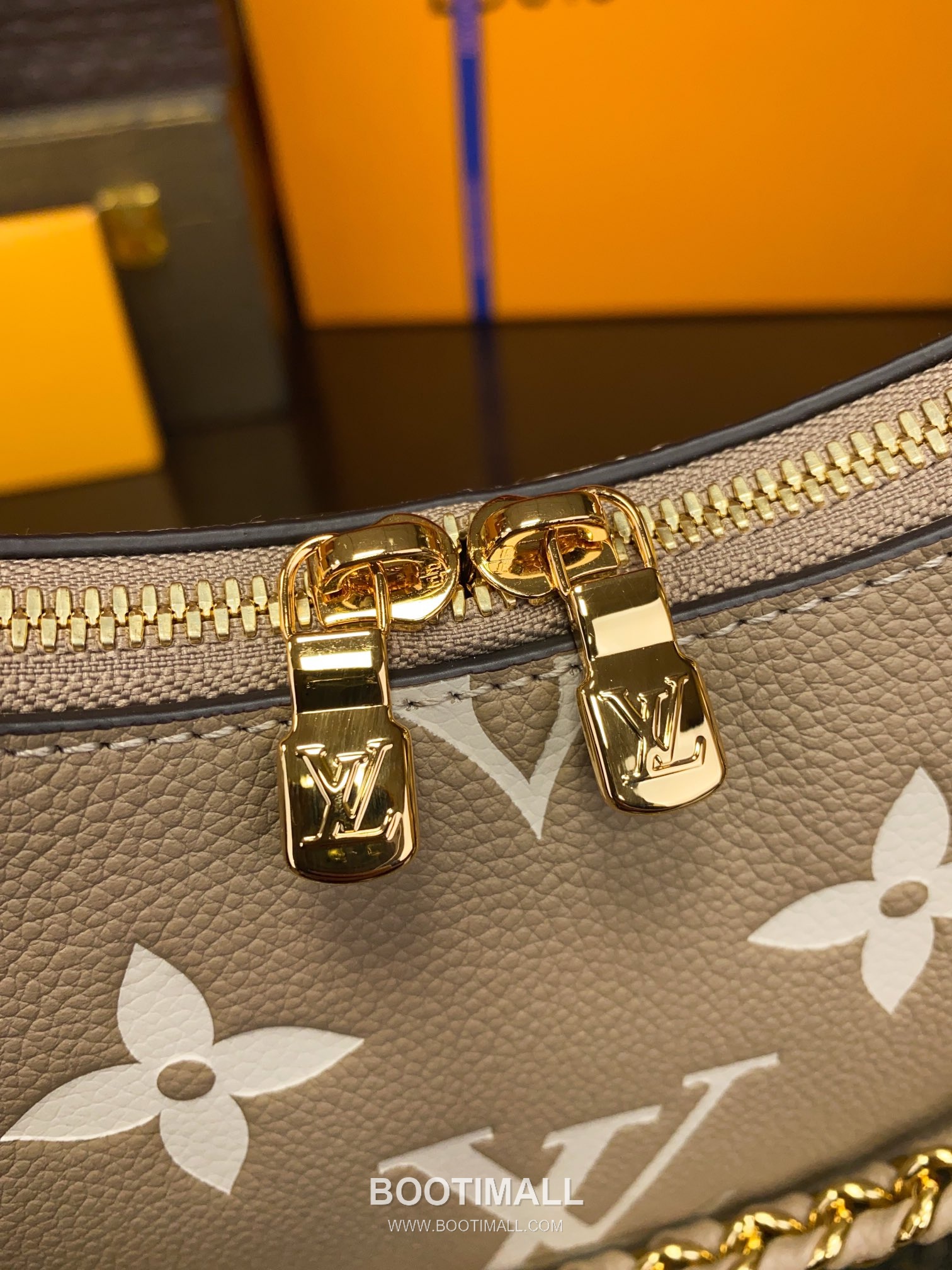 Louis Vuitton Boulogne Monogram Embossed Calfskin Chain Shoulder Bag with Gold Hardware 루이비통 불로뉴 모노그램 엠보스 카프스킨 체인 숄더백 M13224 29cm 11