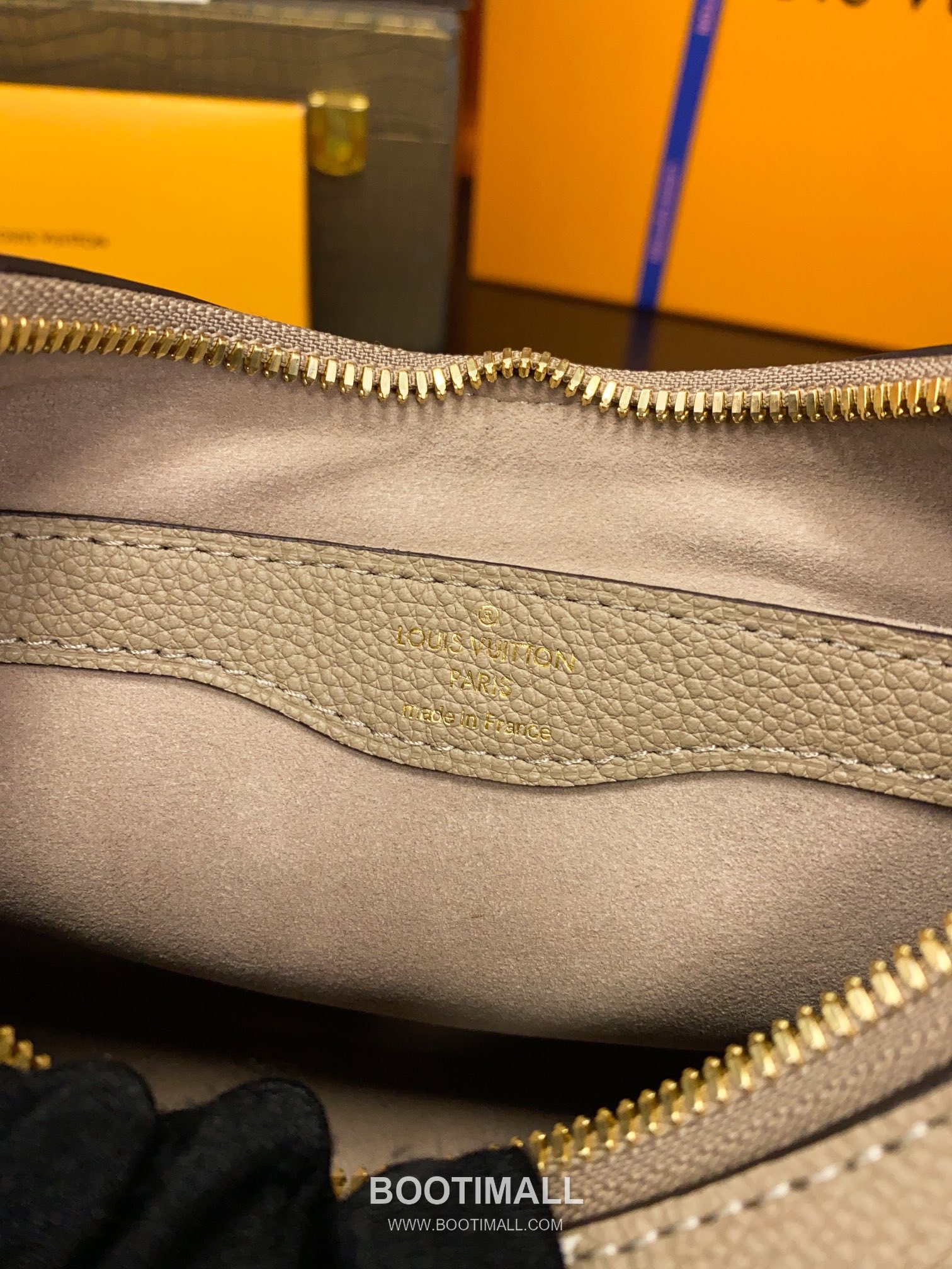 Louis Vuitton Boulogne Monogram Embossed Calfskin Chain Shoulder Bag with Gold Hardware 루이비통 불로뉴 모노그램 엠보스 카프스킨 체인 숄더백 M13224 29cm 13