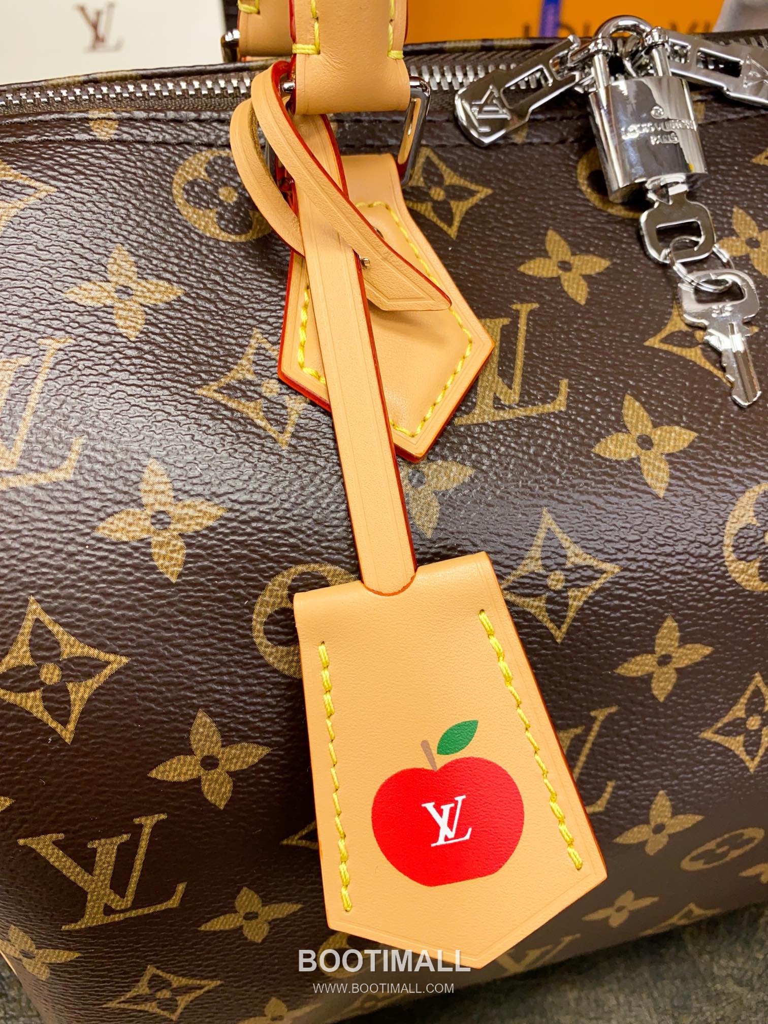 Louis Vuitton Speedy 30 Monogram Coated Canvas Leather Trim Chain Handle Boston Bag with Zip Pocket 루이비통 스피디30 모노그램 코팅 캔버스 체인 핸들 보스턴백 M12803 30cm 12