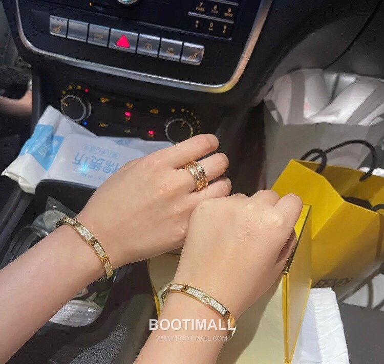 Fendi FF Logo Pavé Open Bangle 펜디 FF 로고 파베 오픈 뱅글 5