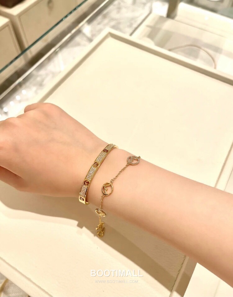 Fendi FF Logo Pavé Open Bangle 펜디 FF 로고 파베 오픈 뱅글 7
