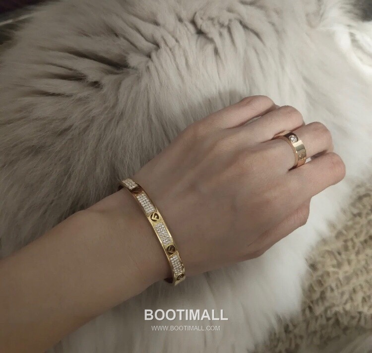 Fendi FF Logo Pavé Open Bangle 펜디 FF 로고 파베 오픈 뱅글 8