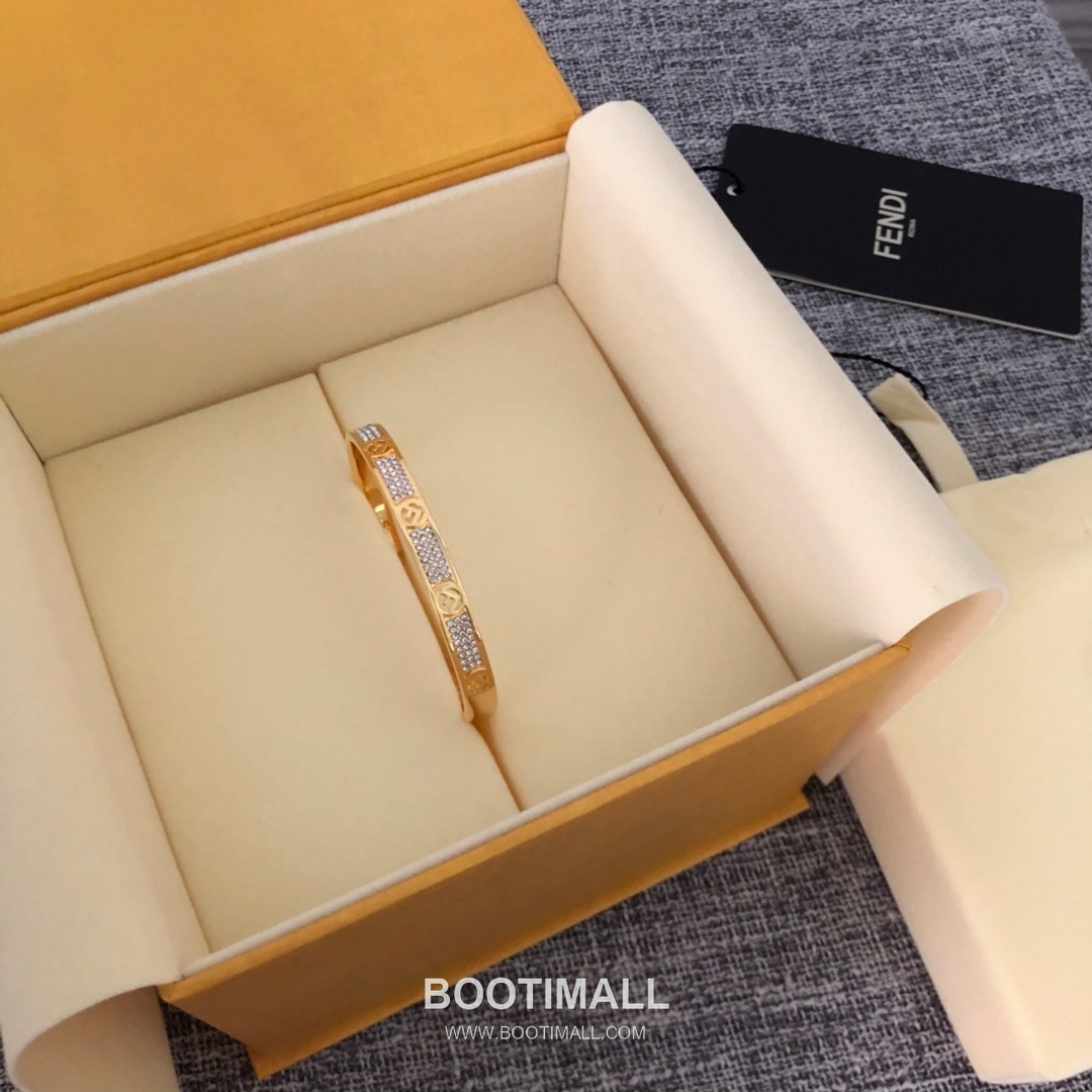 Fendi FF Logo Pavé Open Bangle 펜디 FF 로고 파베 오픈 뱅글 10