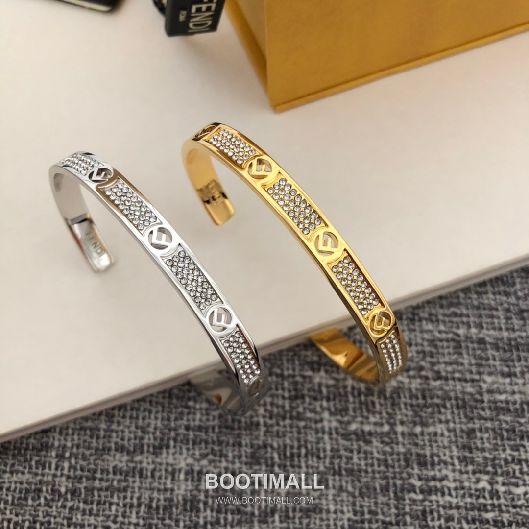 Fendi FF Logo Pavé Open Bangle 펜디 FF 로고 파베 오픈 뱅글 13
