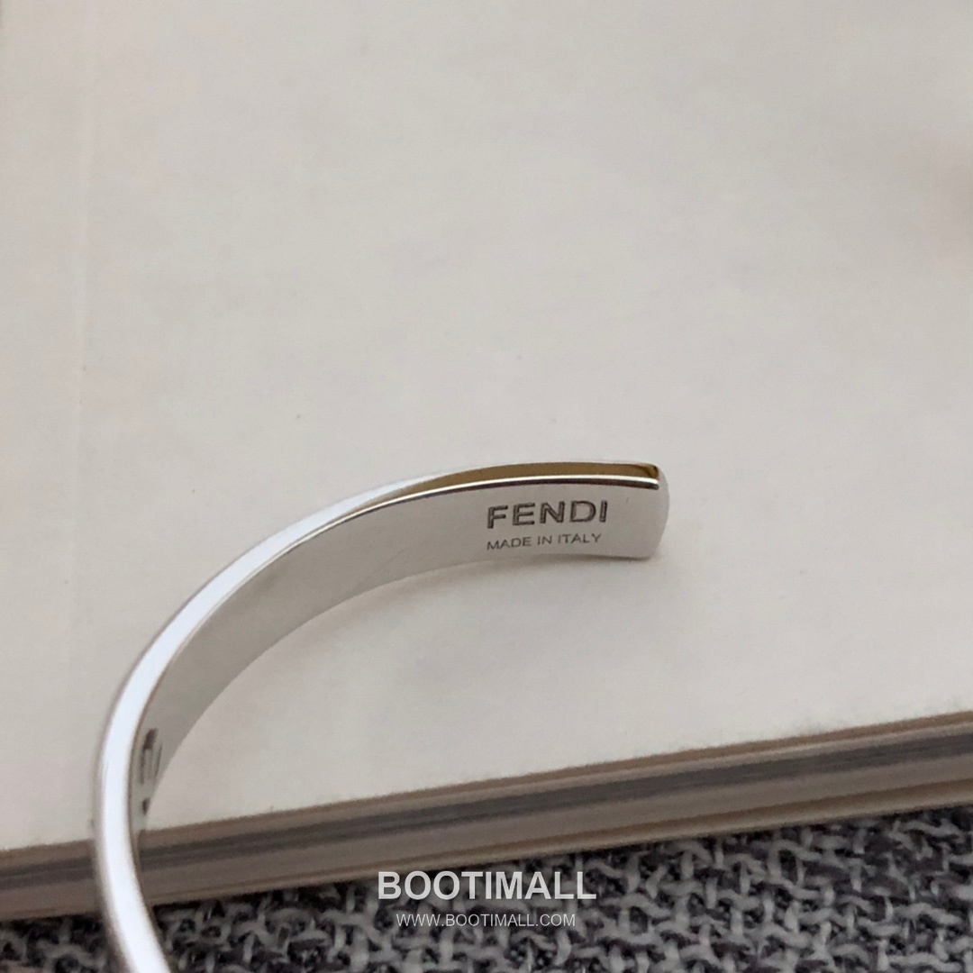 Fendi FF Logo Pavé Open Bangle 펜디 FF 로고 파베 오픈 뱅글 17